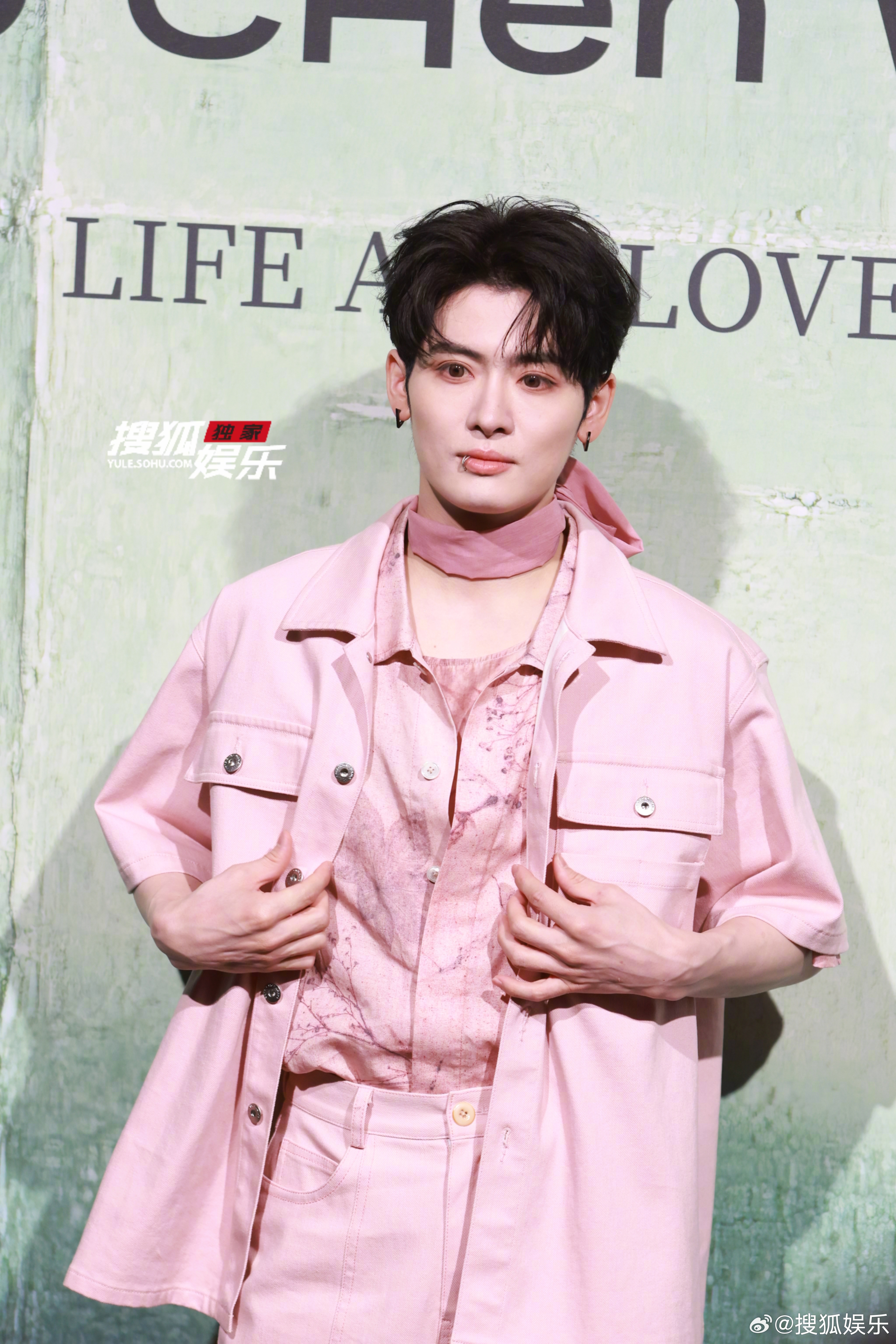 力丸上海时装周生图 出席上海时装周生图🈶，粉色系look，满满春日男友感～ 