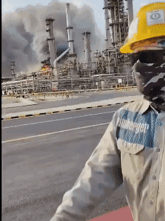 最新消息：伊朗国家媒体发布声明称，伊朗并未袭击沙特阿拉伯的拉斯塔努拉炼油厂，袭击