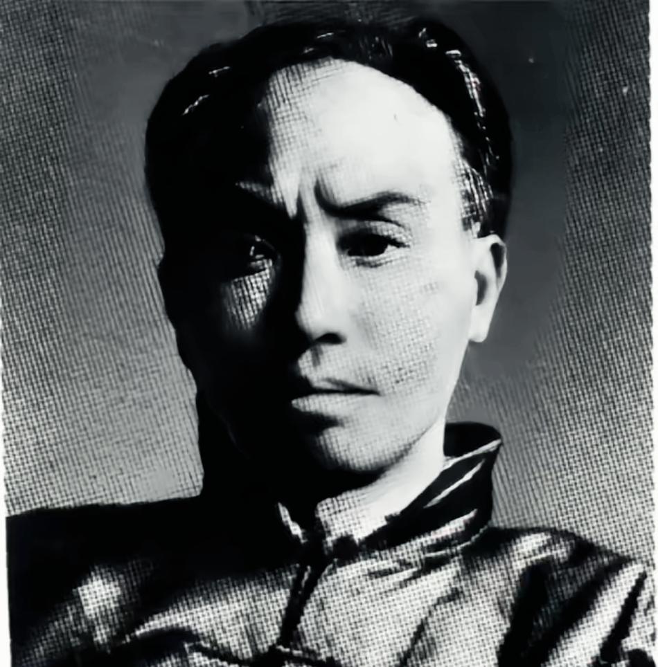 1980年冬，陈独秀之子陈松年在一位朱姓老农的指引下，终于找到被荒草淹没了的父亲