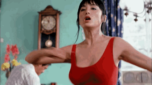 早年大陆女性到香港发展是挺艰难的，他们把大陆来的女星蔑称为北妹！
  那时候大陆