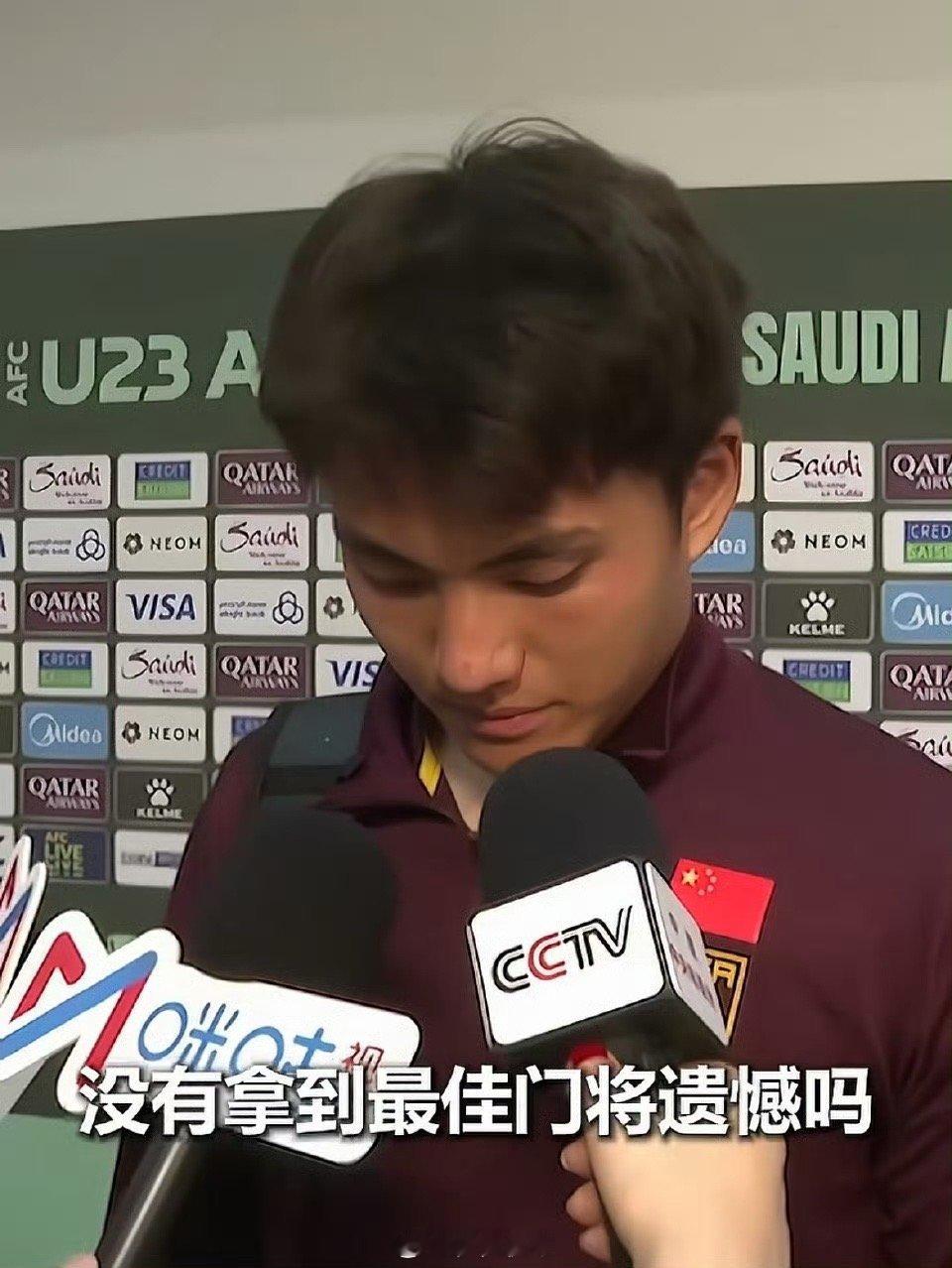 李昊赛后痛哭离场中国足球，路虽远，梦仍在！ 