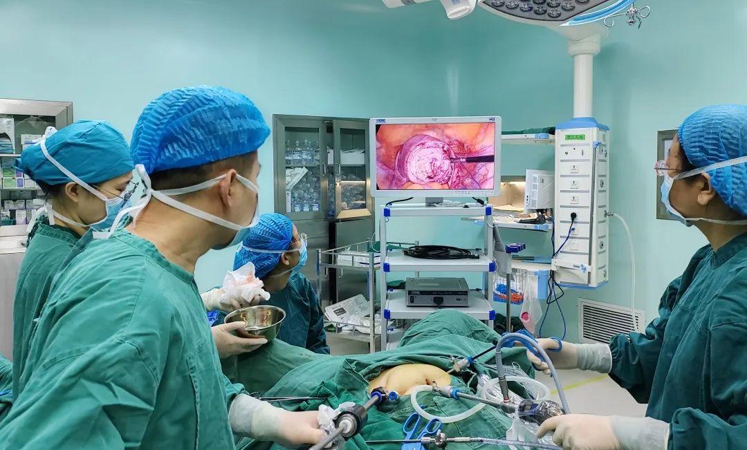 直播妇科手术，病人隐私部位直接暴露在镜头下，观看人数还不少，据说高峰时有五万多人