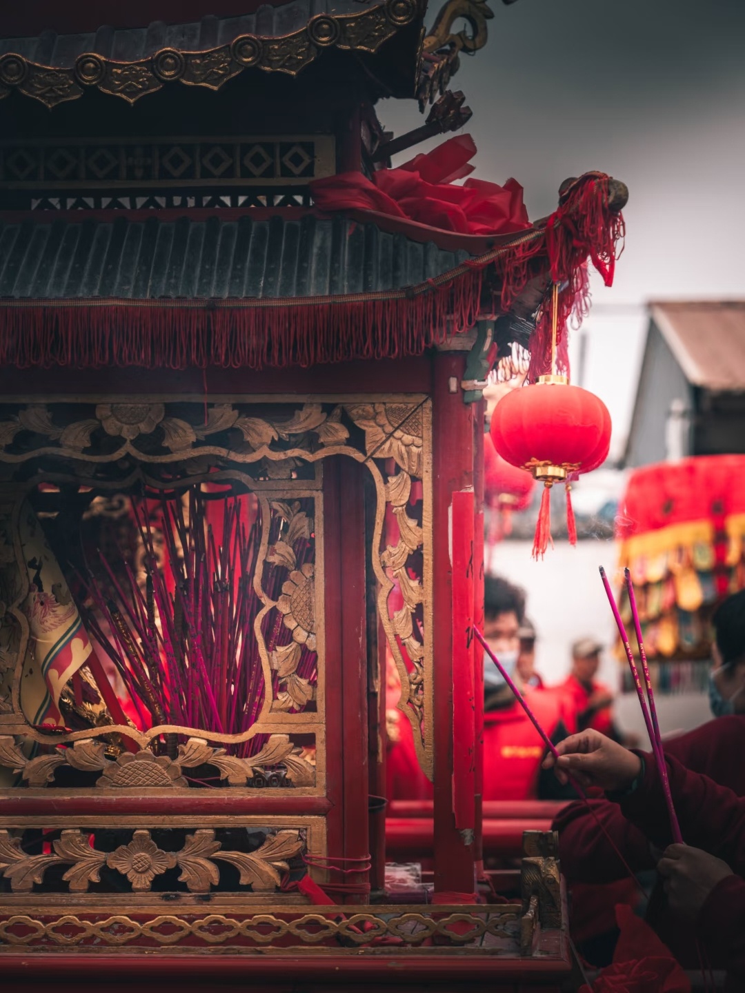 微博文化之夜中华文化小赏 当民俗撞进烟火里，才懂传承的心跳有多滚烫！抬神轿的脚步