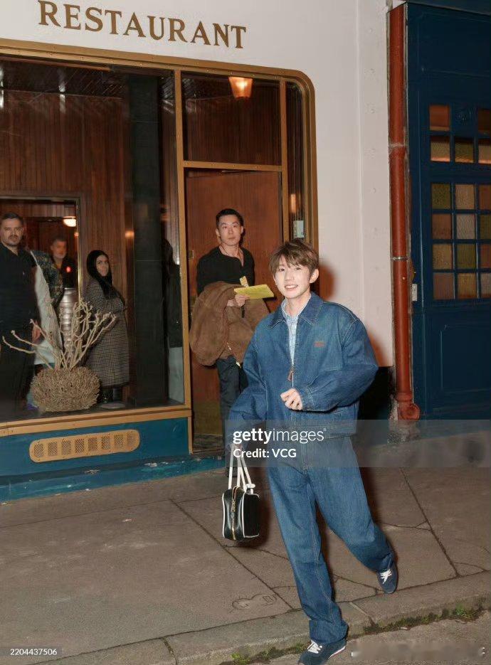 王源G社外网生图，状态不错[哇] 王源巴黎时装周 ​​​