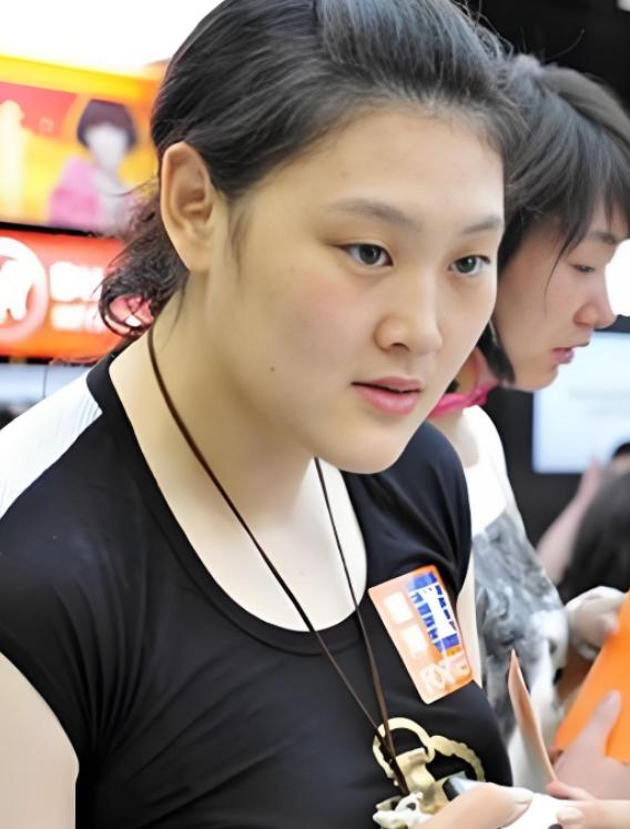 为国争光却惨遭郎平弃用！选择投奔土耳其的王一梅，如今生活怎样？她是中国女排的标志
