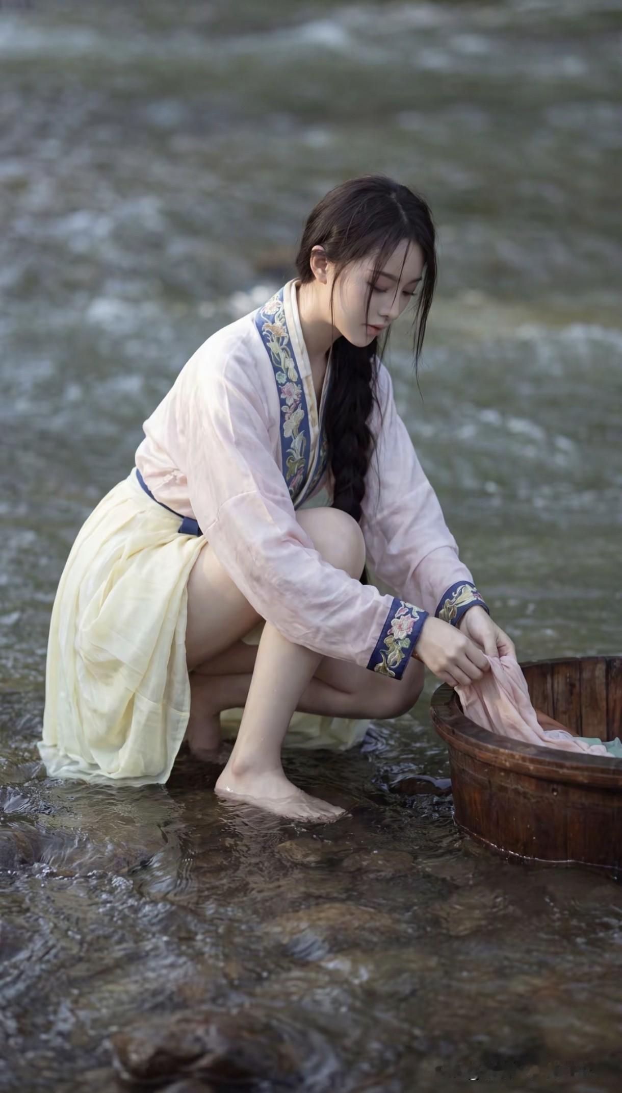 锦衣华服，皆是风情。
古风写真 汉服日常 国风大赏 仙气飘飘