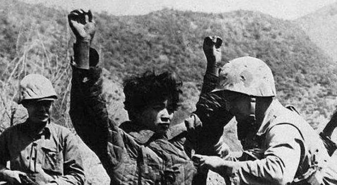 1952年，美军准备向志愿军阵地投送间谍，可没承想，第一个跳伞的间谍“叛变”了，