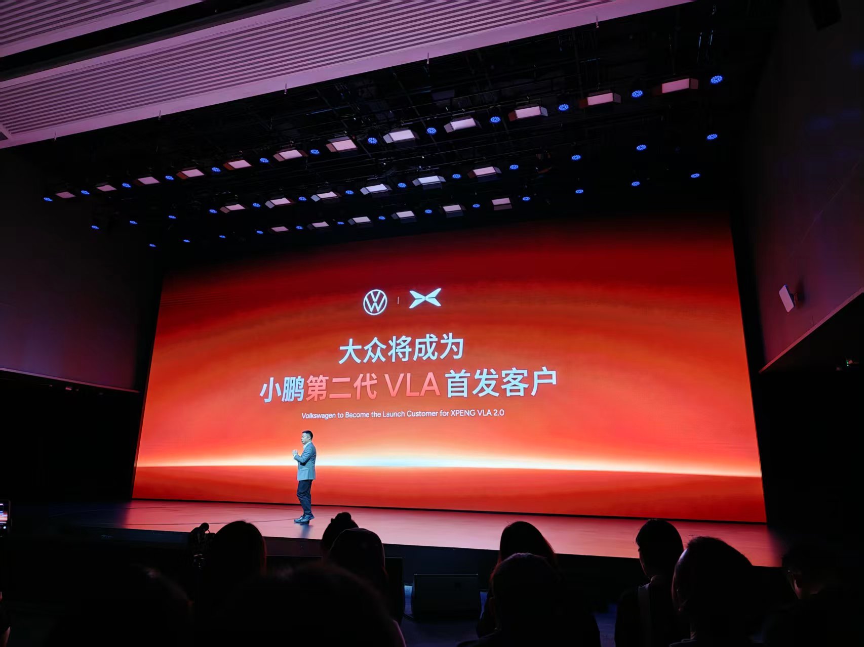 小鹏第二代VLA的信心大家感受下另外小鹏甚至还专门做了个【洒了么】App用来评价