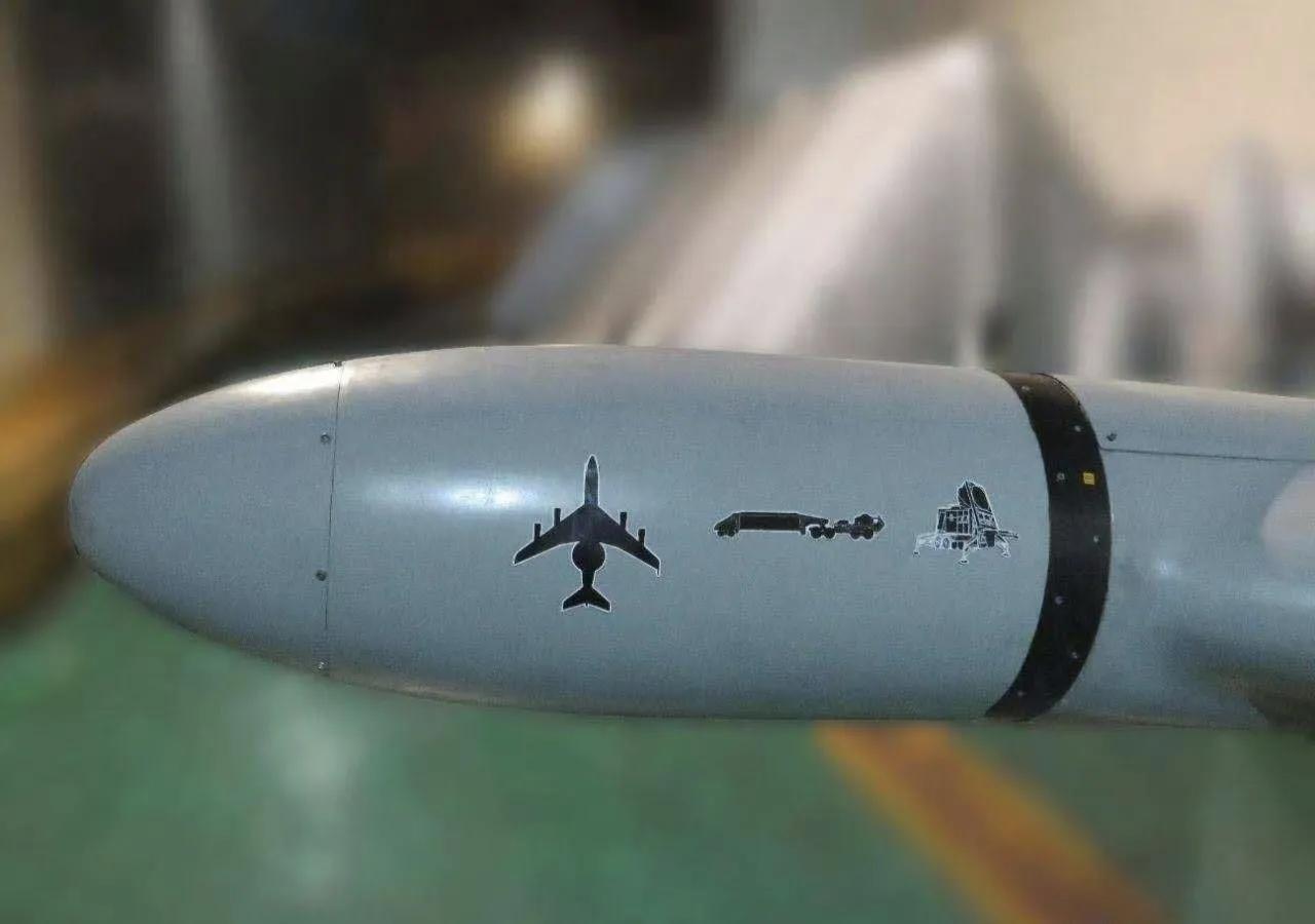 伊朗伊斯兰革命卫队在“见证者”-136无人机的机头侧面上喷涂了取得的骄人战绩——