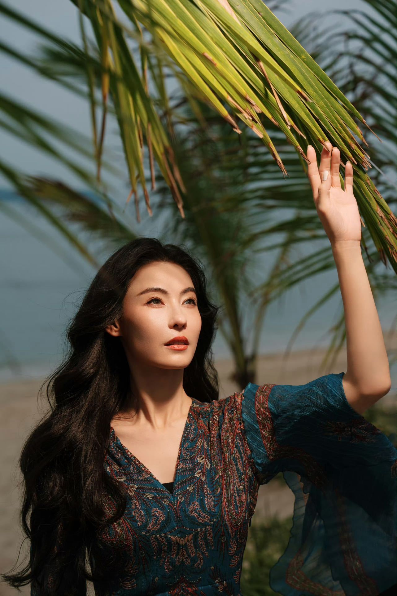 张柏芝现身钟嘉欣演唱会 谁懂啊！钟嘉欣的演唱会嘉宾竟然是！两人还合唱了《任何天气