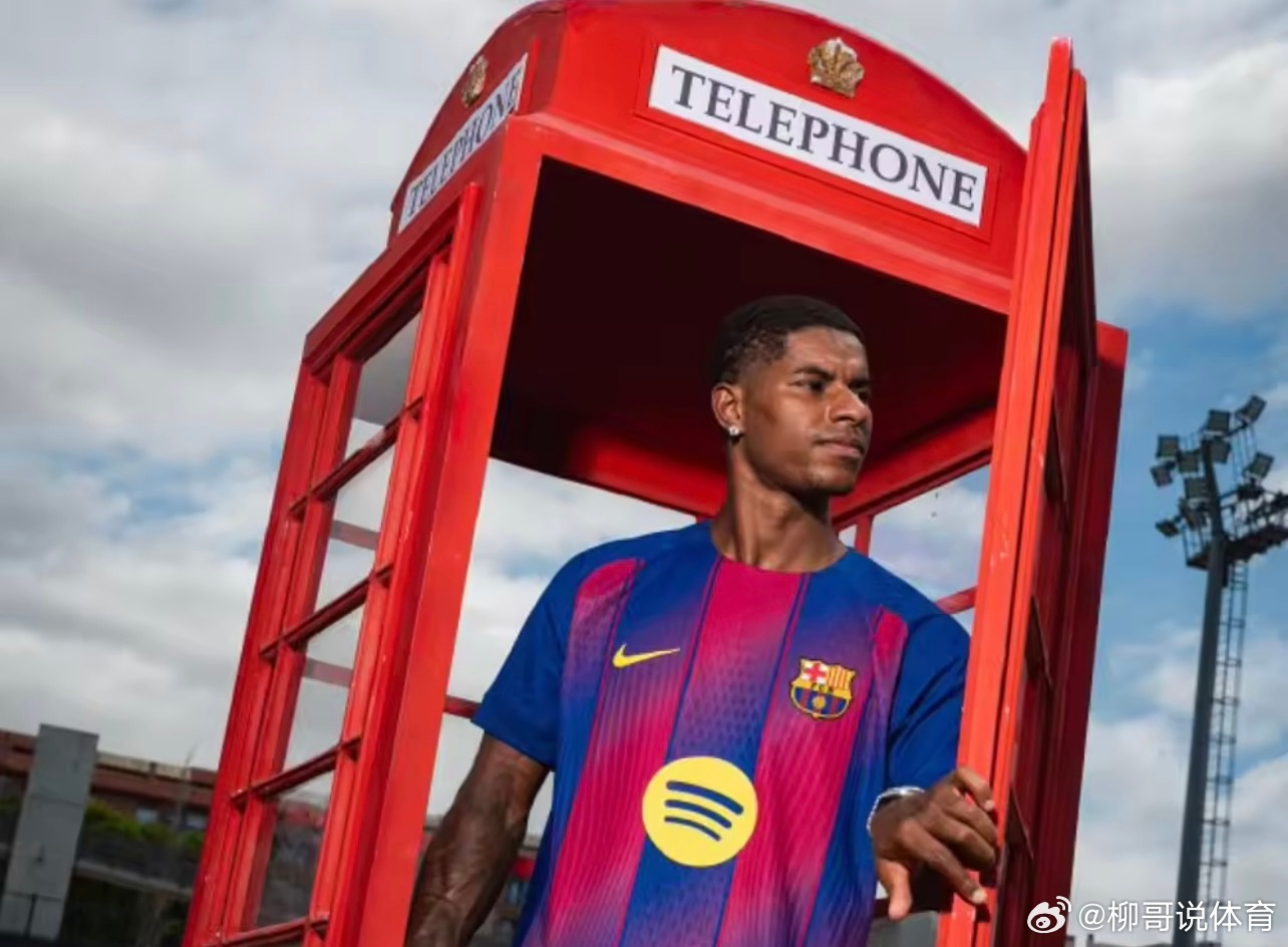 据报道，拉什福德已经同意与巴萨签约三年，尤为关键的是接受大幅降薪，让这笔交易能符