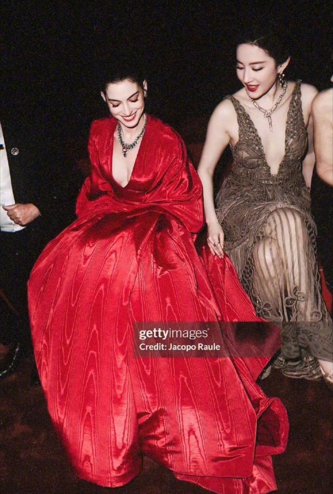 G社这波直接封神！双公主同框，这才是真正的世纪同框名场面👑刘亦菲安妮海瑟薇世纪