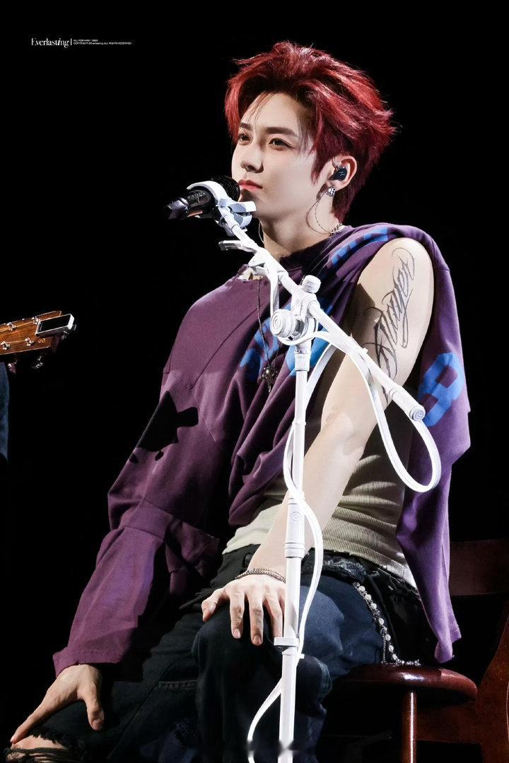 侯明昊让我做一次坏男人侯明昊成都演唱会桃妹彻底被这套告白拿捏，明明知晓终会散场，