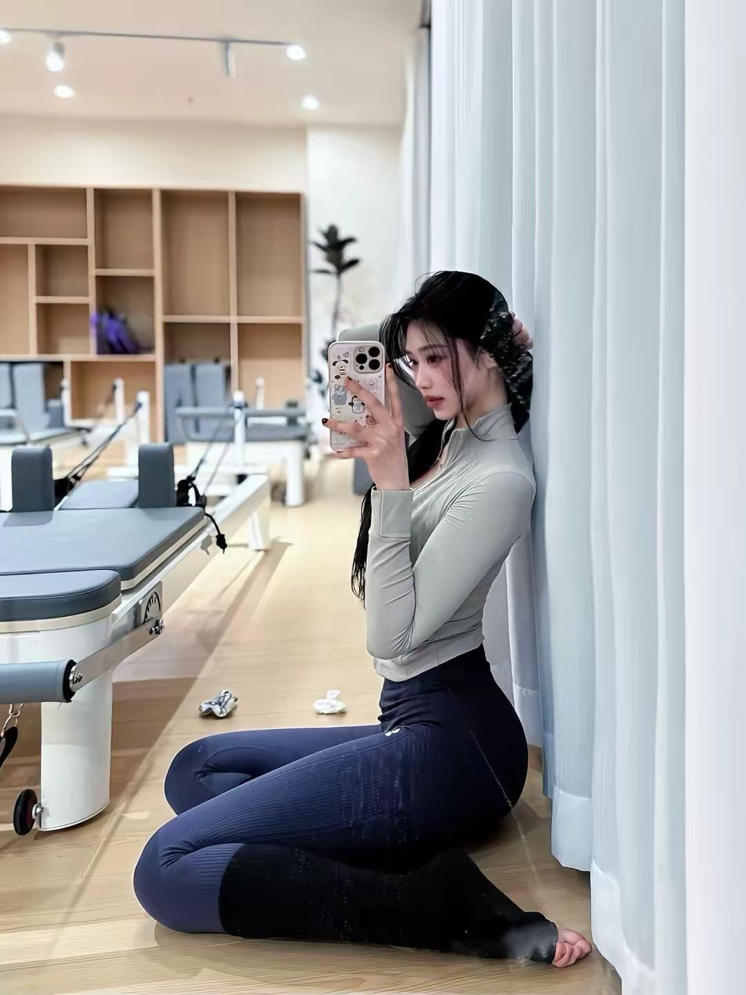 天南地北，遥遥相对，飞星传恨 普拉提 瑜伽服搭配 健身女 健身