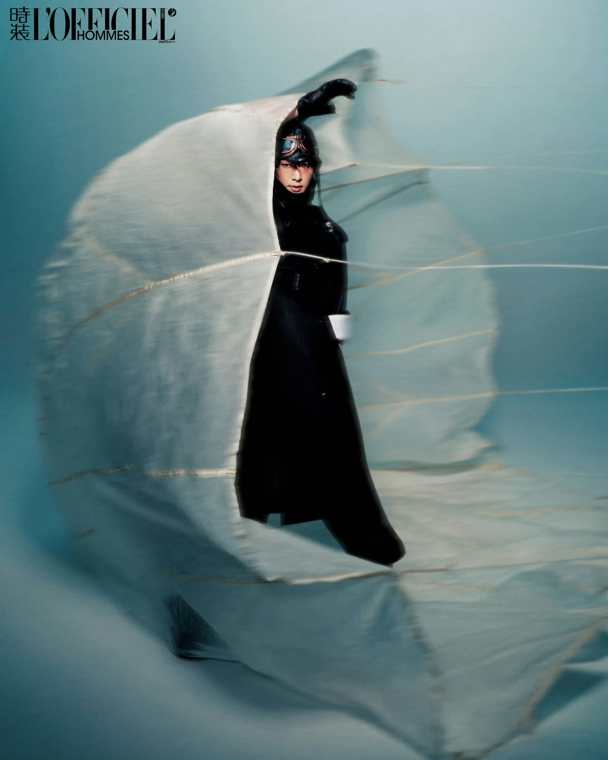 张艺兴坐镇时装男士闭年刊封面佩戴Qeelin高级珠宝张艺兴时装男士十二月刊封面张