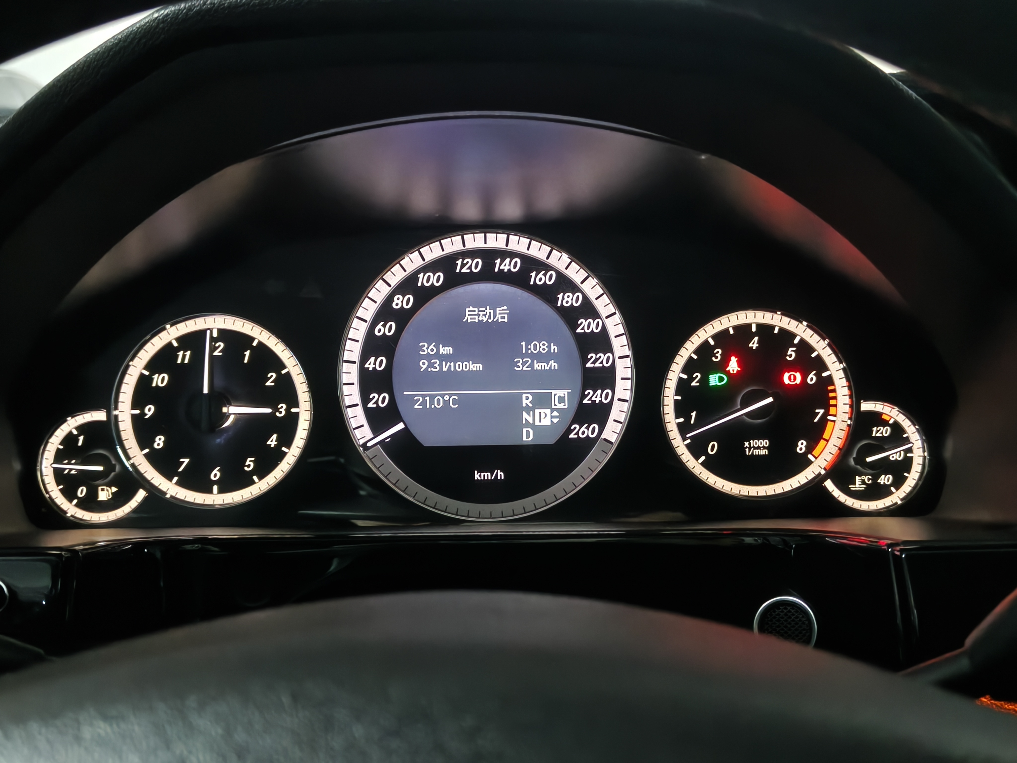 今日通勤36km，均速32km/h，油耗9.3L，老旧3.0 V6推1.8吨多的