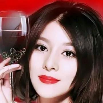 红酒美人，优雅迷人，红酒相伴，享受美好时光！🍷💃红酒美人写真 女性红酒 红酒