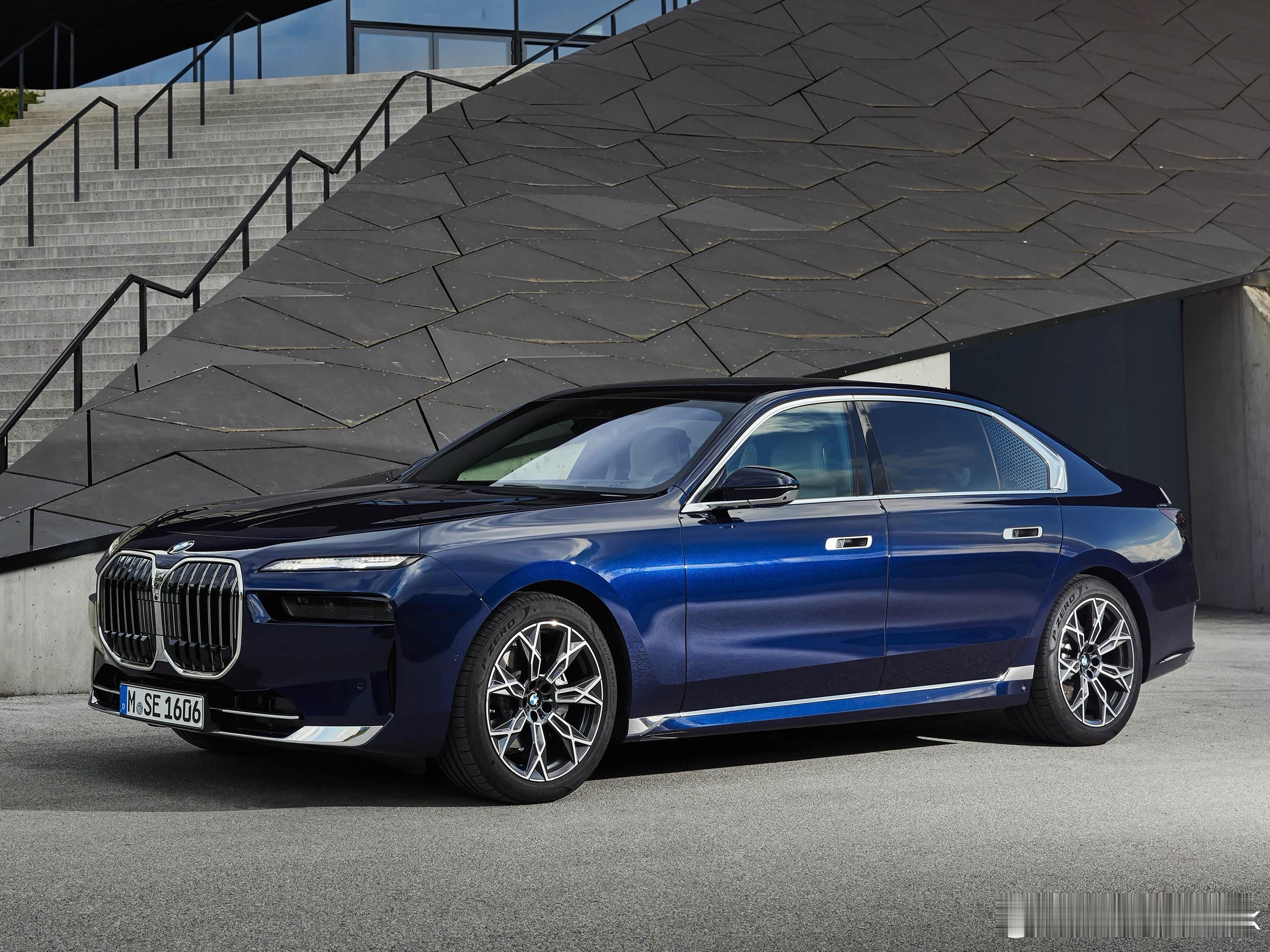 宝马7系降价约27万对消费者来说真是好事儿最低配落地才60多万就能买个6缸的宝马