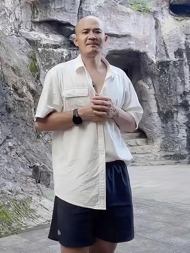 古柯的不要脸我忍了，可实在想不通那些给他刷礼物的究竟是什么人，抱着怎样的心态。