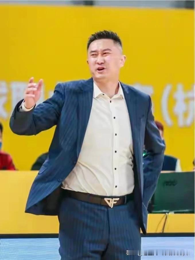 疑兵之计，杜锋太狡猾，赛前采访这段话说不妥，莫兰德百口莫辩，周琦旧伤复发，怎么能