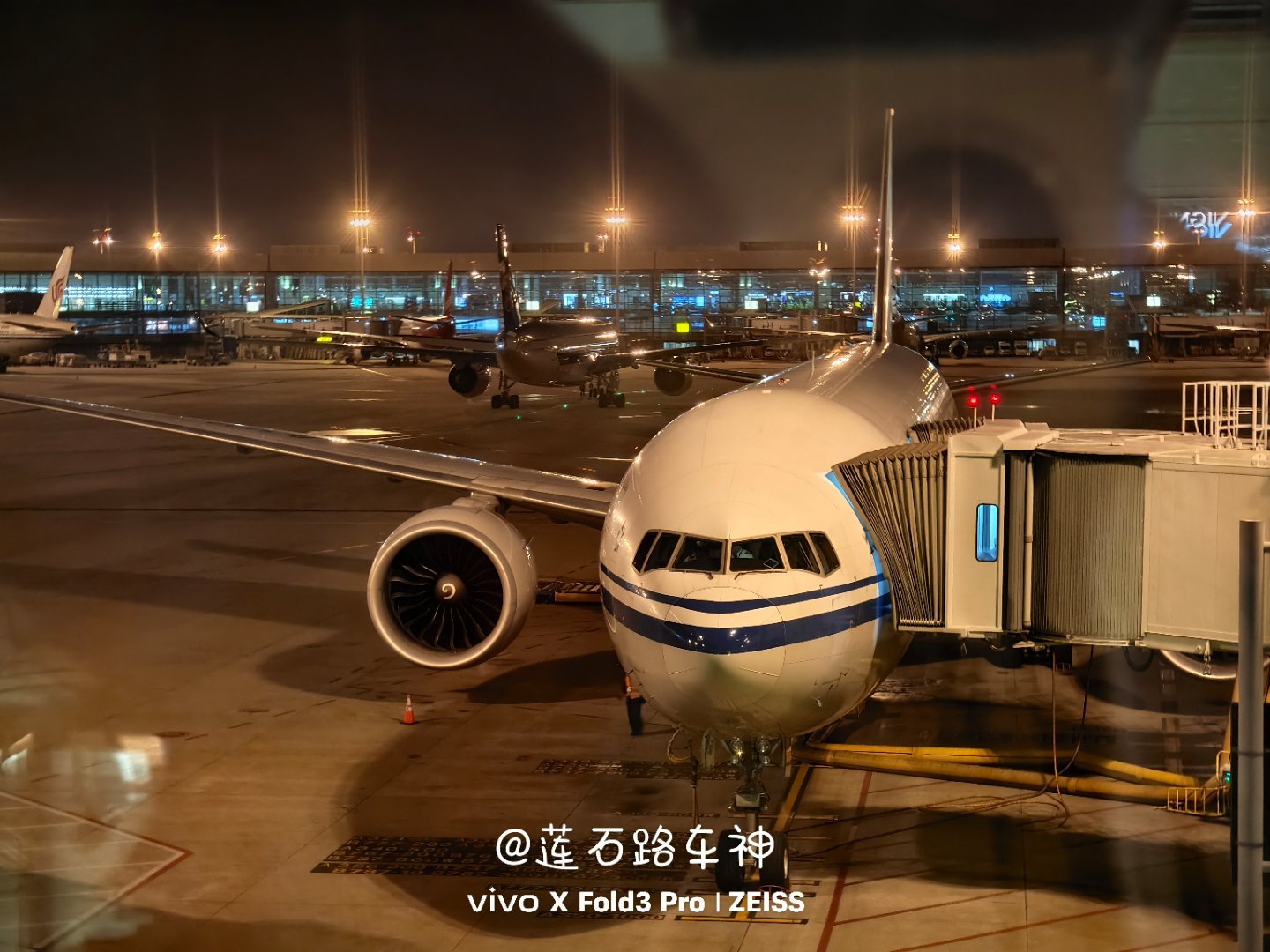 国航波音777-300ER上海回北京，最近安排有点儿太满了，平均不到一天一个城市
