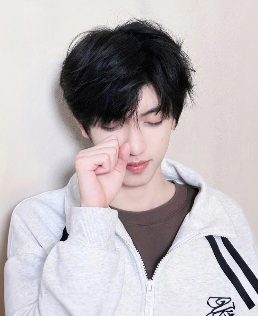 张桂源差不多先生 张桂源也太接地气了吧！语音营业讲述自己的生活完全差不多先生，拍