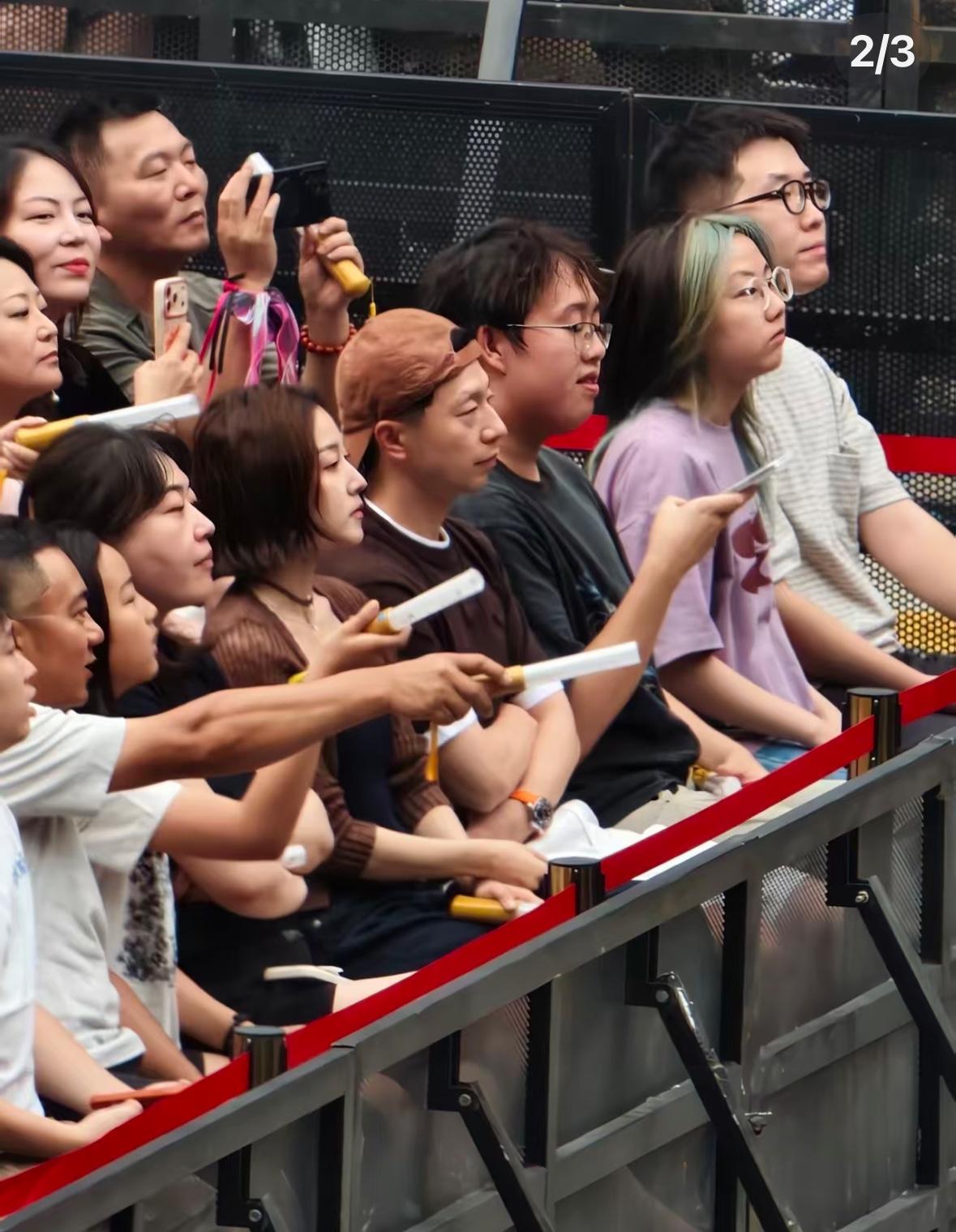 铁粉马龙带妻子露姐看蔡依林的演唱会——蔡依林称“马龙宝宝也来啦！”
6月12日，