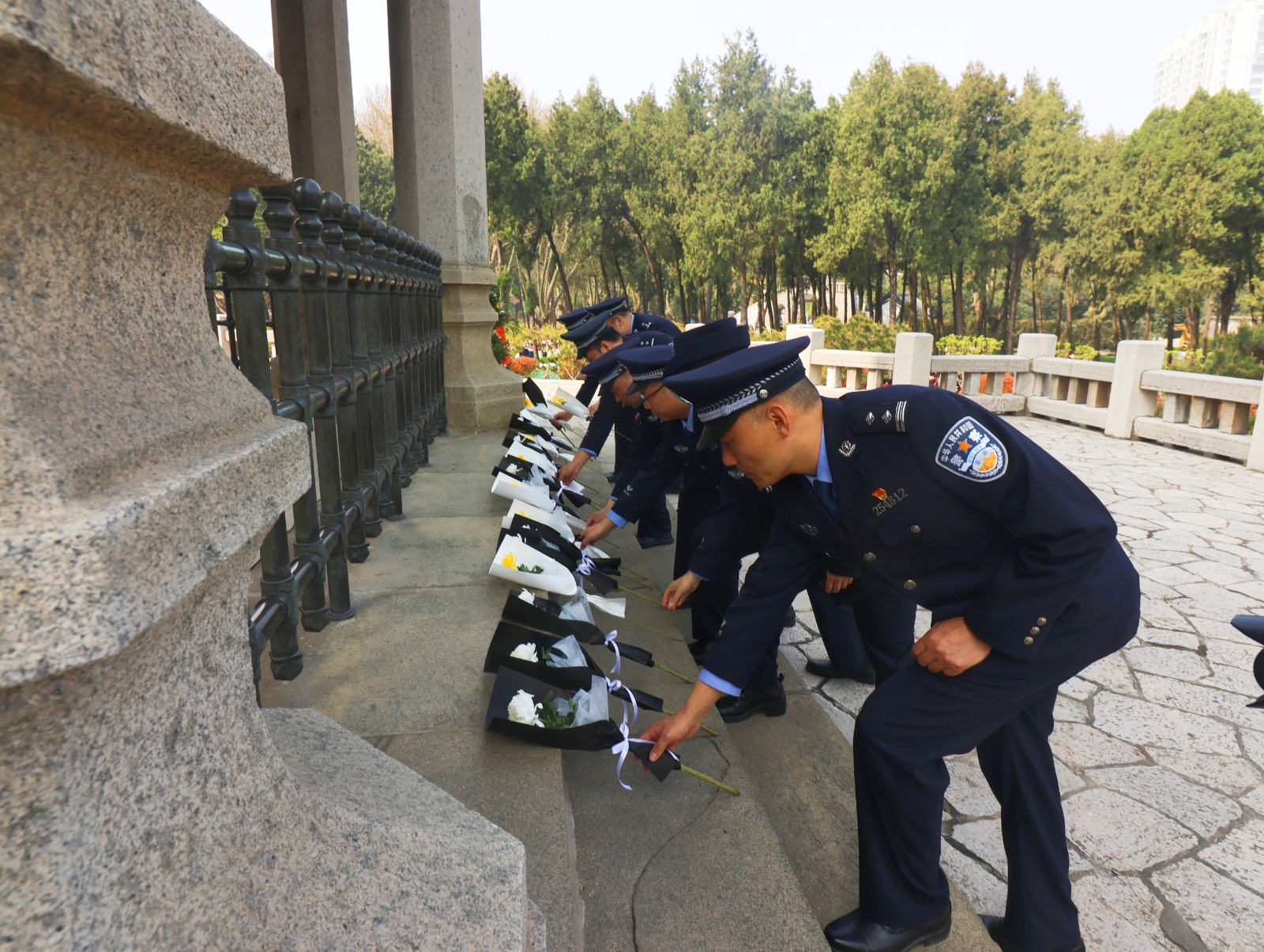 临沂出入境边防检查站开展清明祭奠英烈活动