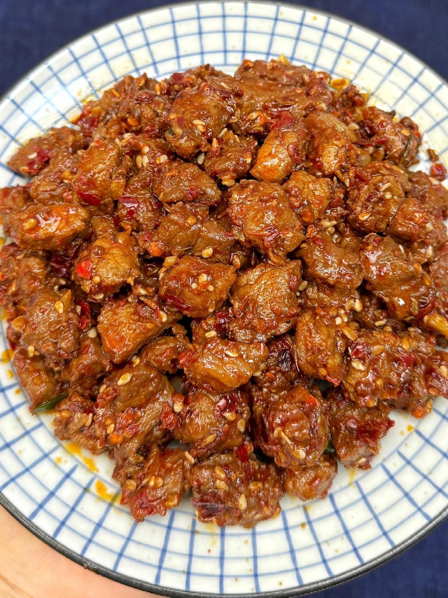 香懵了的孜然牛肉。家人们一定要去试试这个孜然牛肉的做法 每次做这个我都...