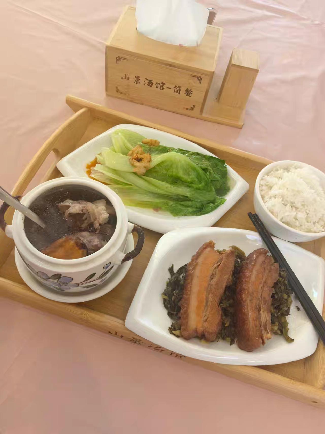 山景食府的这个扣肉饭套餐真抵吃，22纸，朋友们，我在这里等你。山景食府