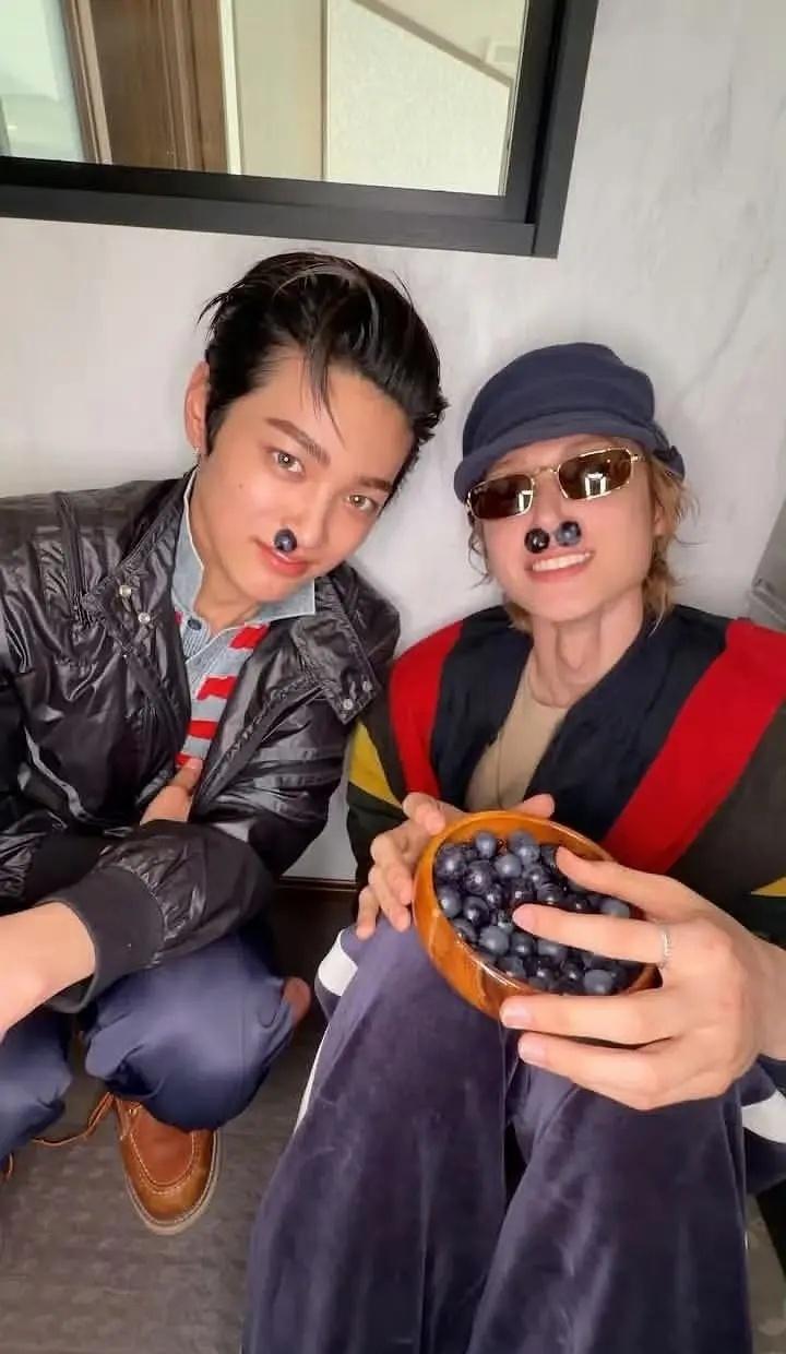 把蓝莓塞鼻孔的男爱豆怎么样？
