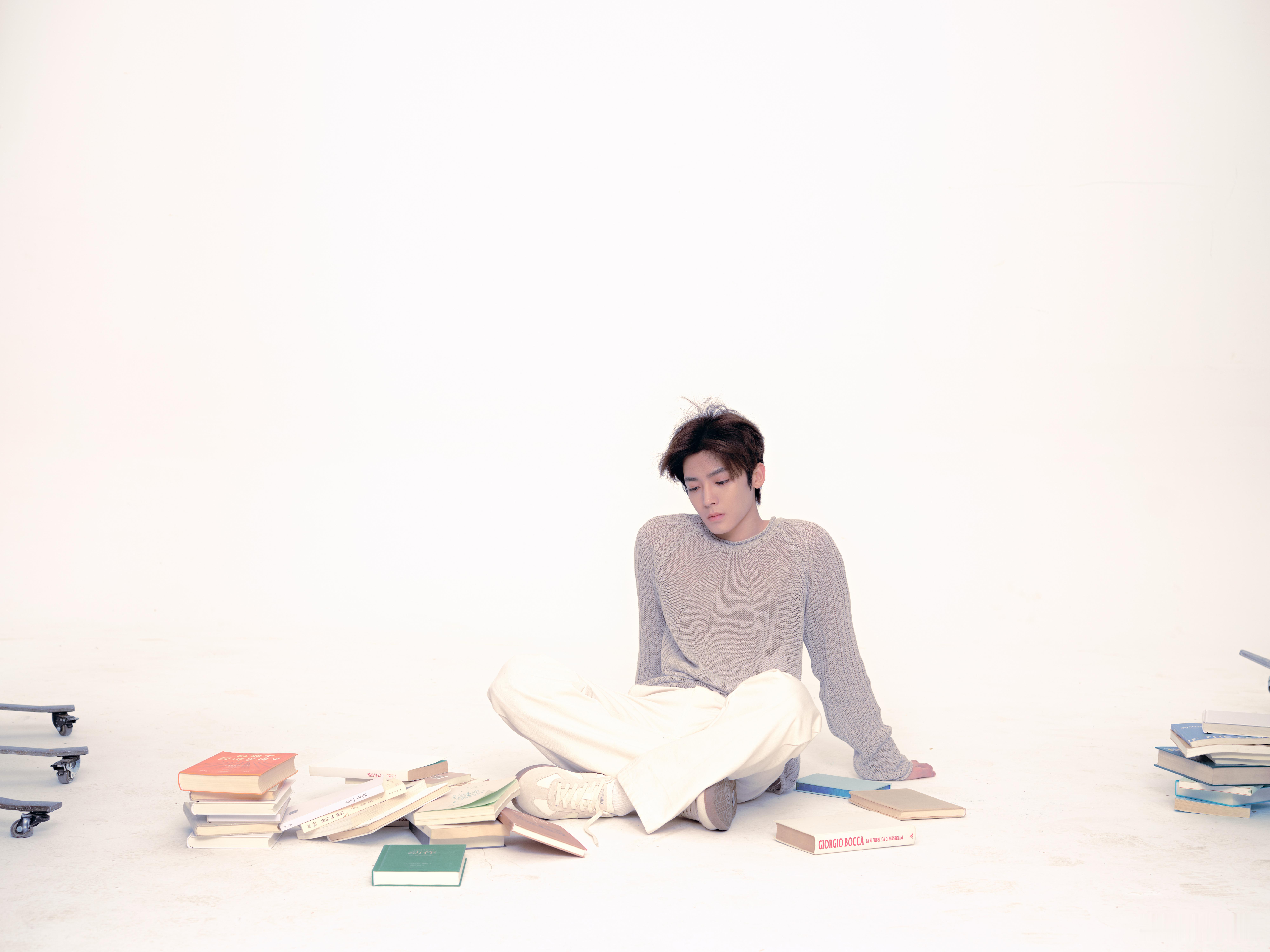 侯明昊𝟓𝟐𝟎营业大片🌷芬芳馥郁、温柔迷人～侯明昊卡点520发博