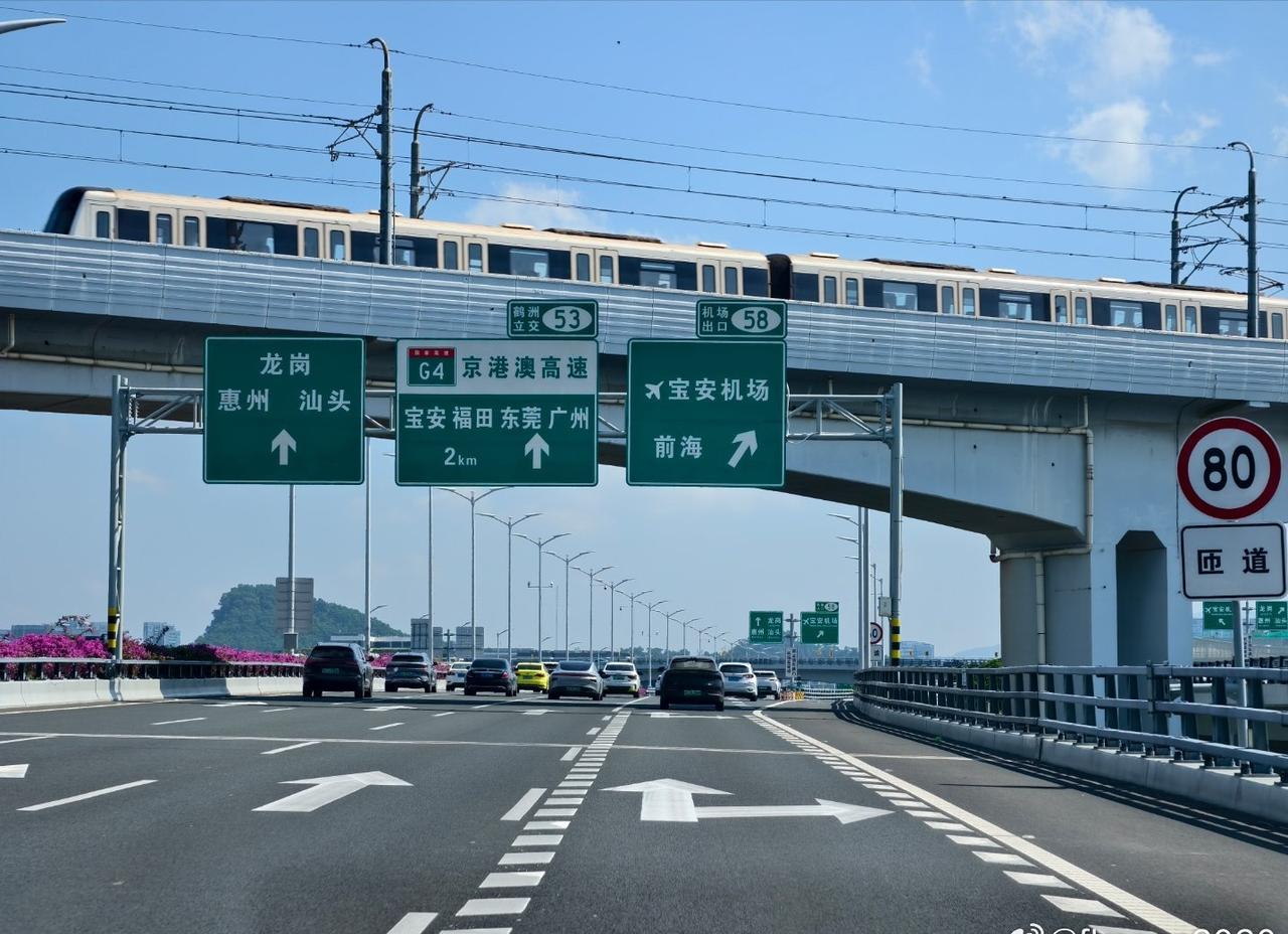 大晴天，坐捷运小地铁🚇去深圳机场卫星厅 ​​​