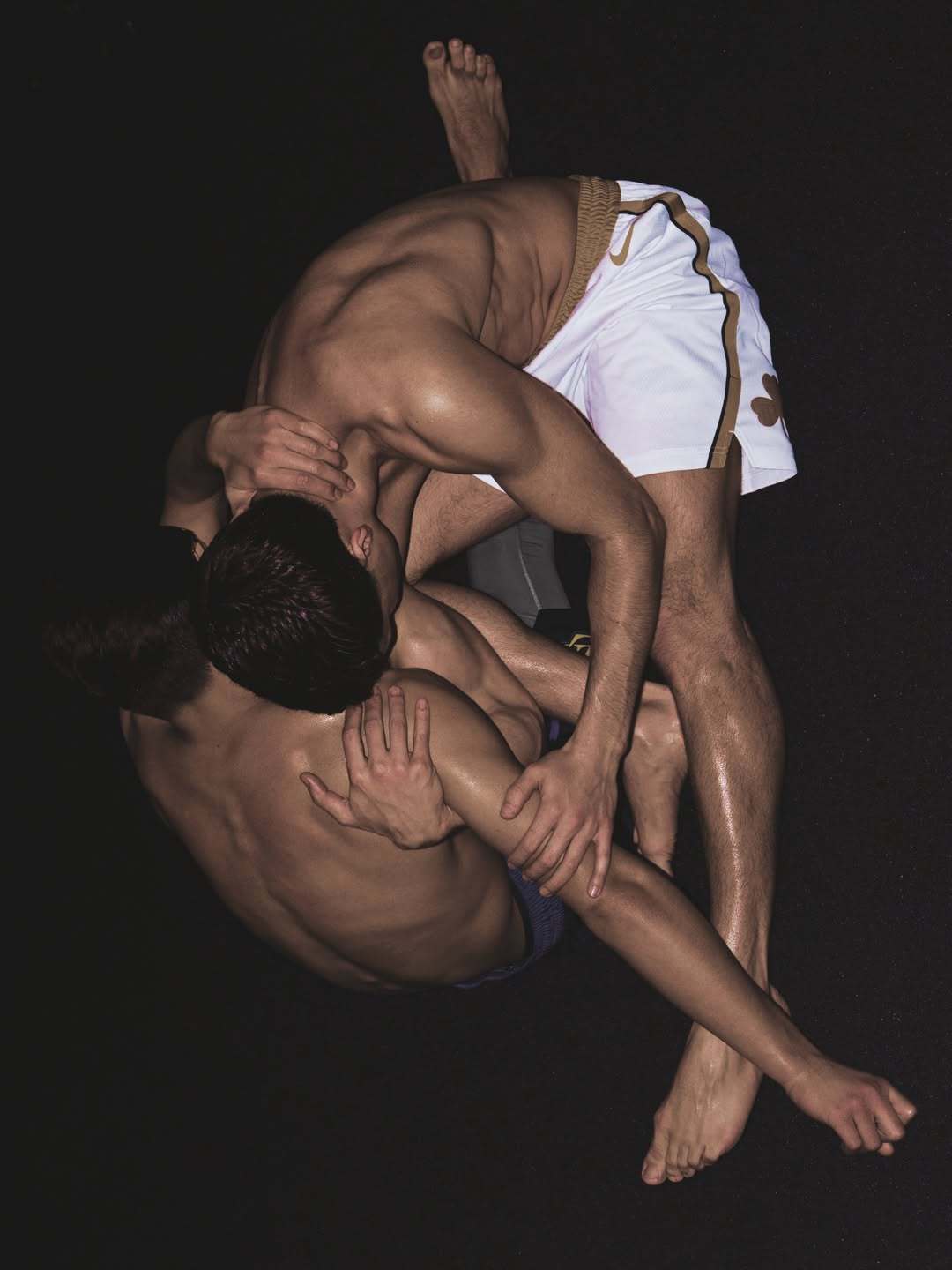 充满男性荷尔蒙与艺术张力的一组写真💦🔥 模特: Oliver & Abdal