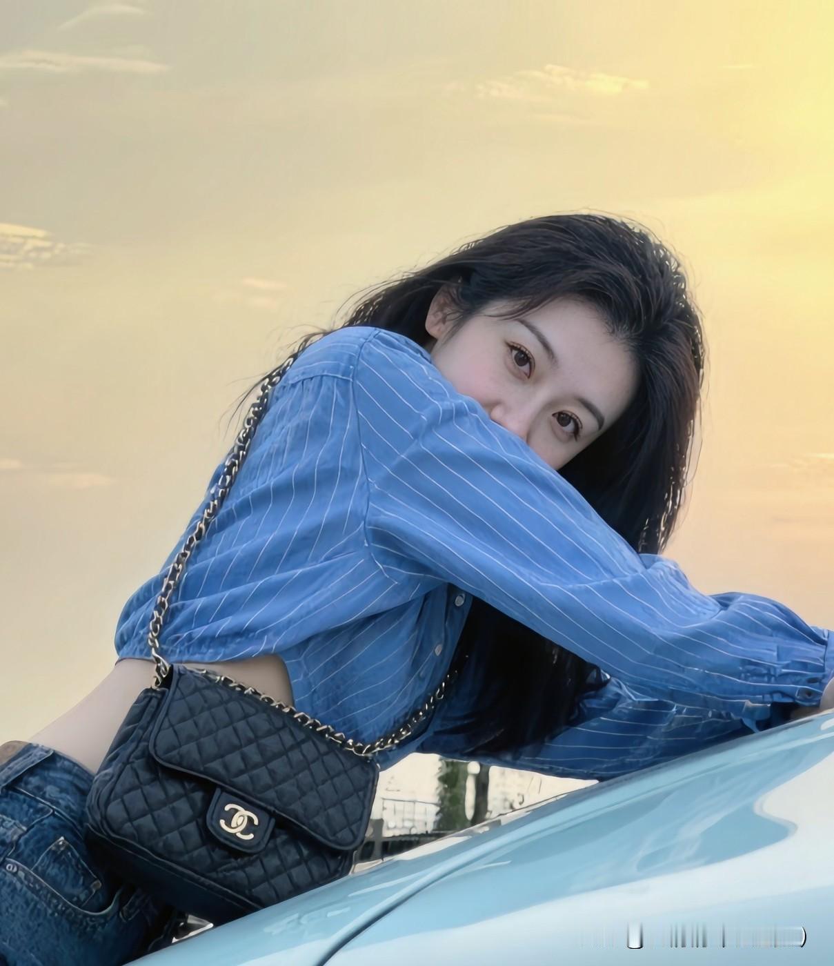 婚姻是什么，
是俩人携手走过风雨的勇气！
家庭责任呢，
是彼此为对方遮风挡雨的担