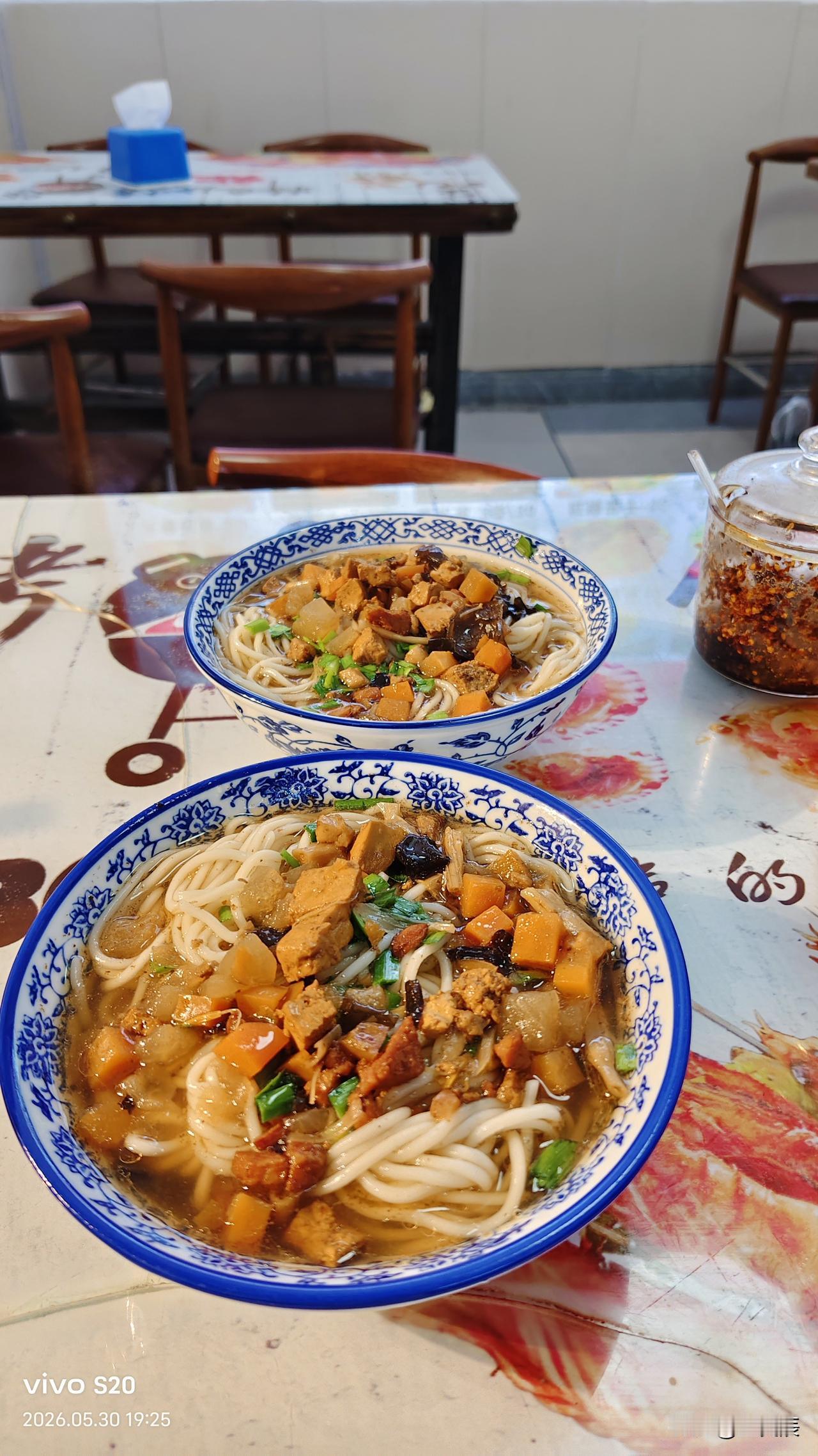 3.99元两小碗臊子面，在三门峡，还有比这家关中面馆更实惠的价格了吗？

偶然在