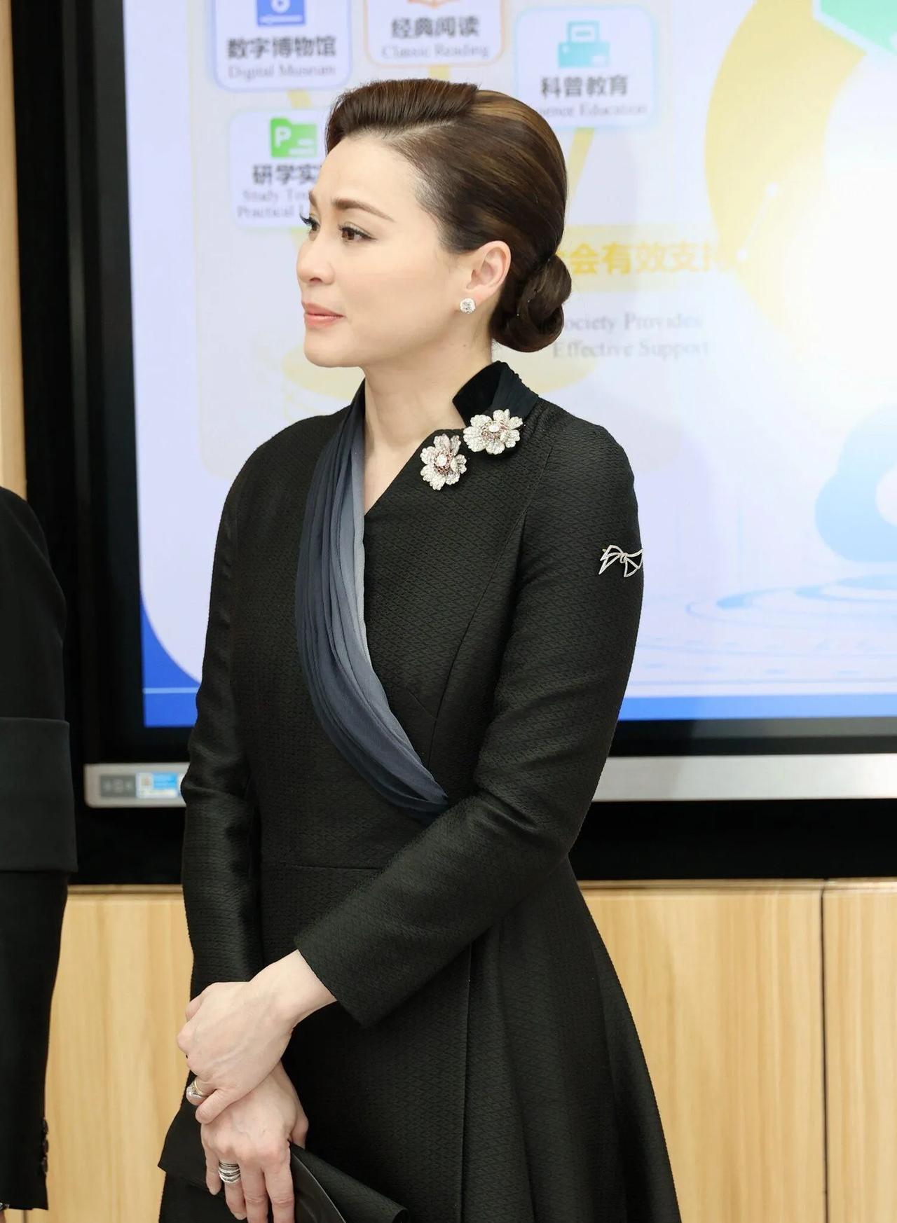 泰国王后苏提达在清华大学的演讲全程都用中文

苏提达王后这场8分48秒的中文演讲