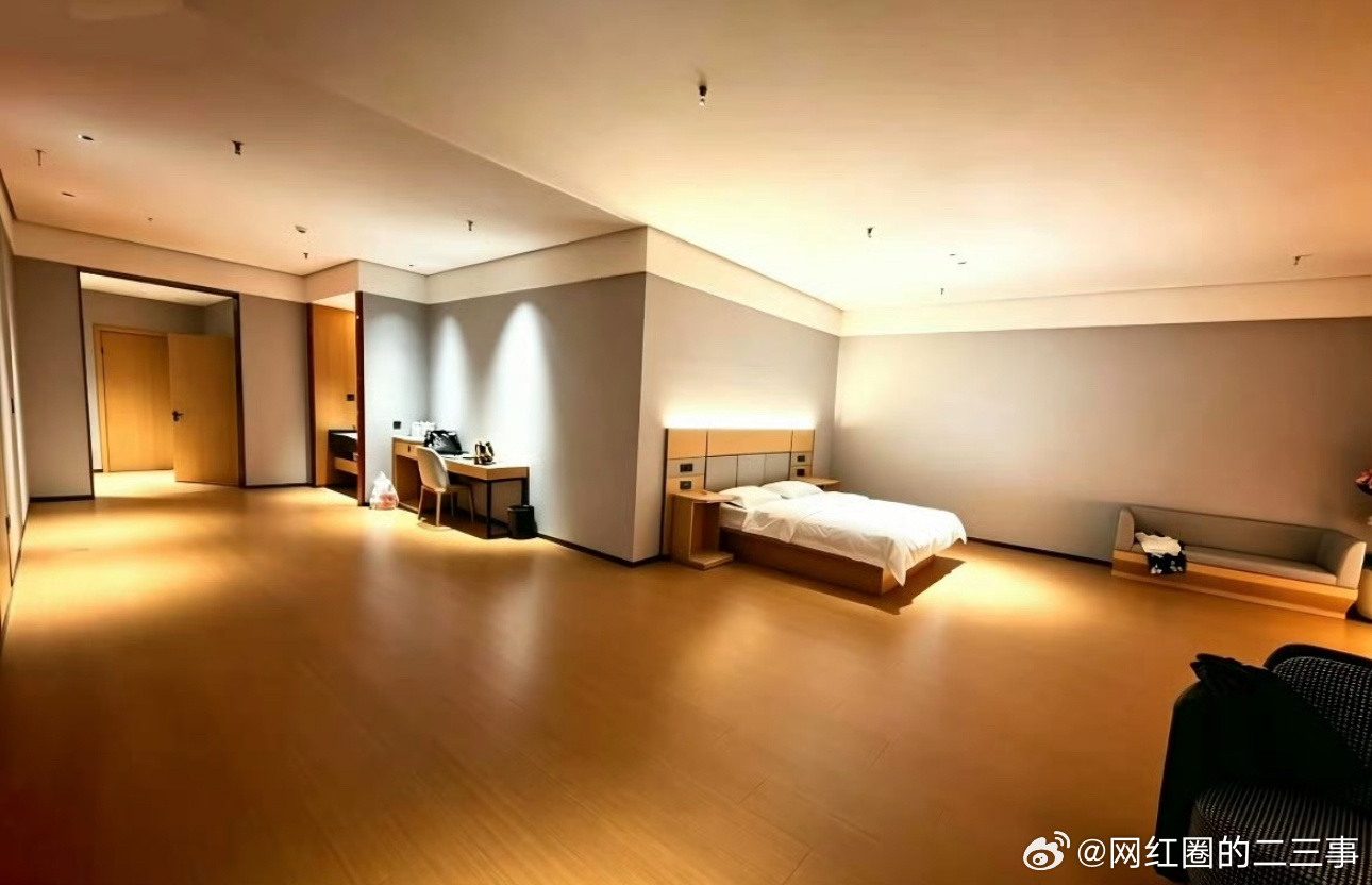 第一次对内蒙古地广人稀有了实感地广人稀房价就便宜，不过房间大小其实主要还是看酒店
