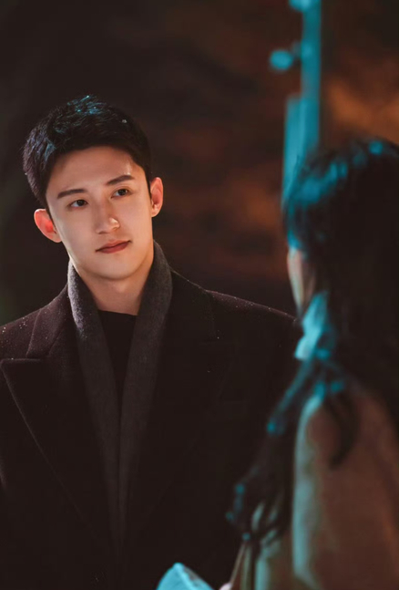 黄景瑜完全韩娱欧巴来的 🤣原来是网友考古发现他这身材这气质，站那儿就跟韩剧里走