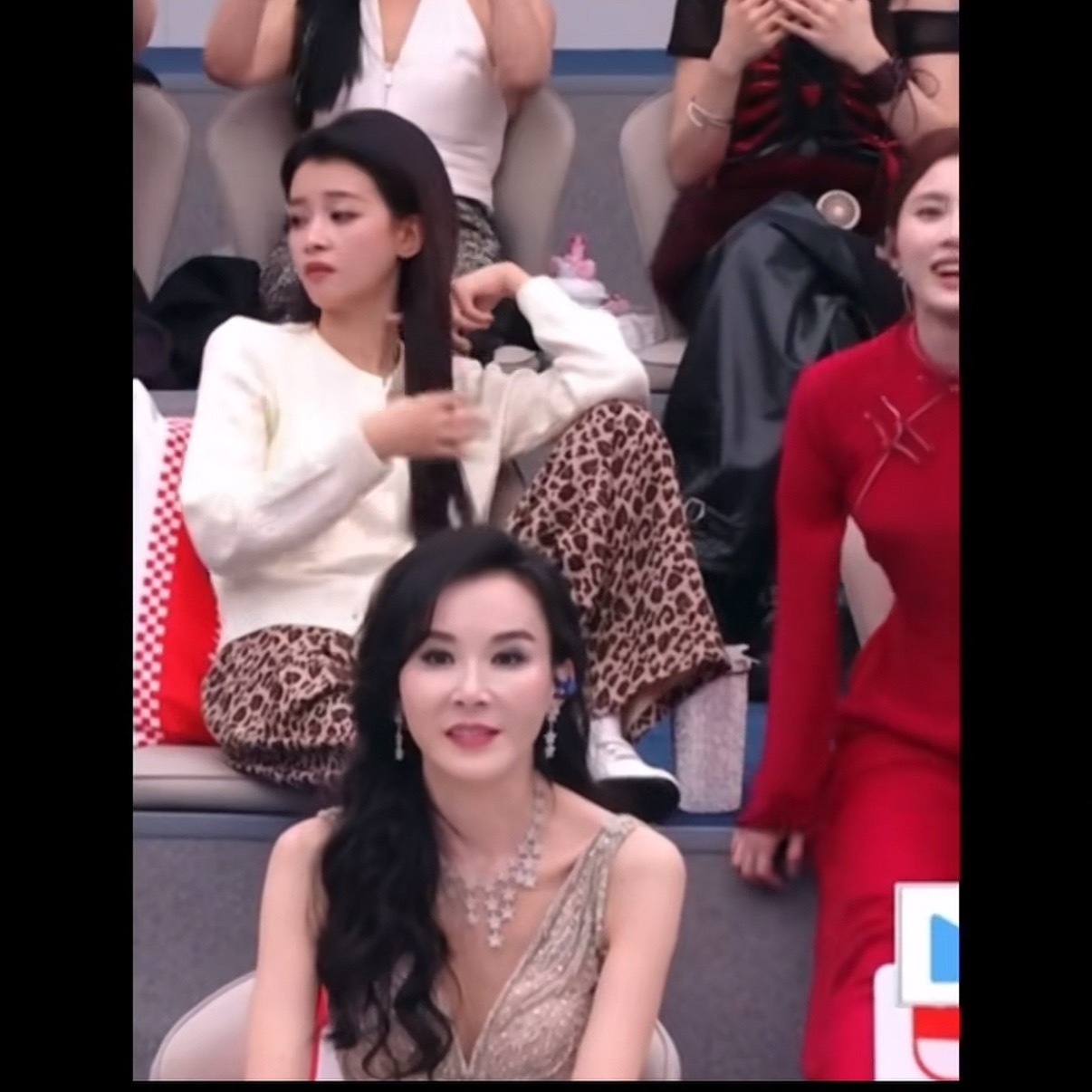 第一次看到一个美女明星这么松弛 