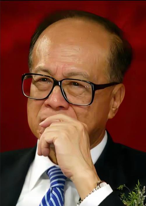 这两天李嘉诚心里应该不是滋味，全运会火炬在粤港澳大湾区传递，香港四大家族去了三家