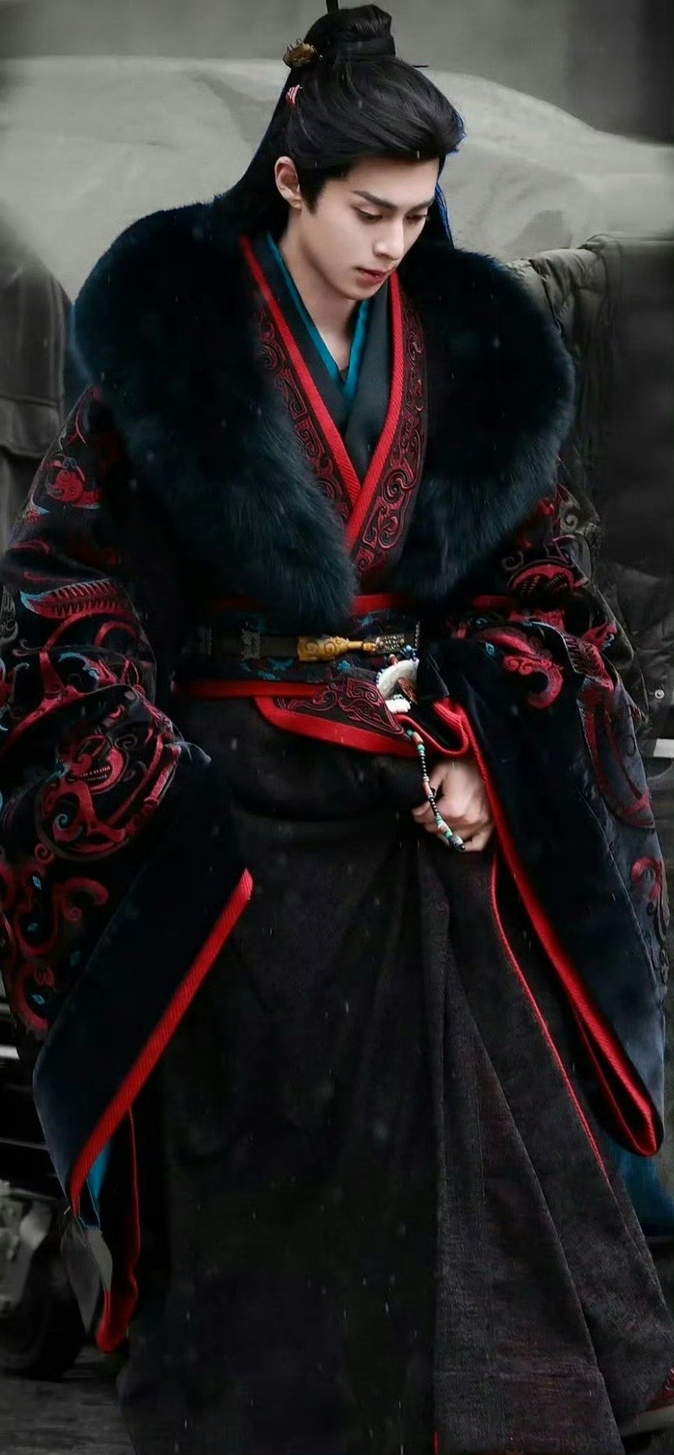 檀健次和王鹤棣这大毛领造型都挺有气场的吧？ 