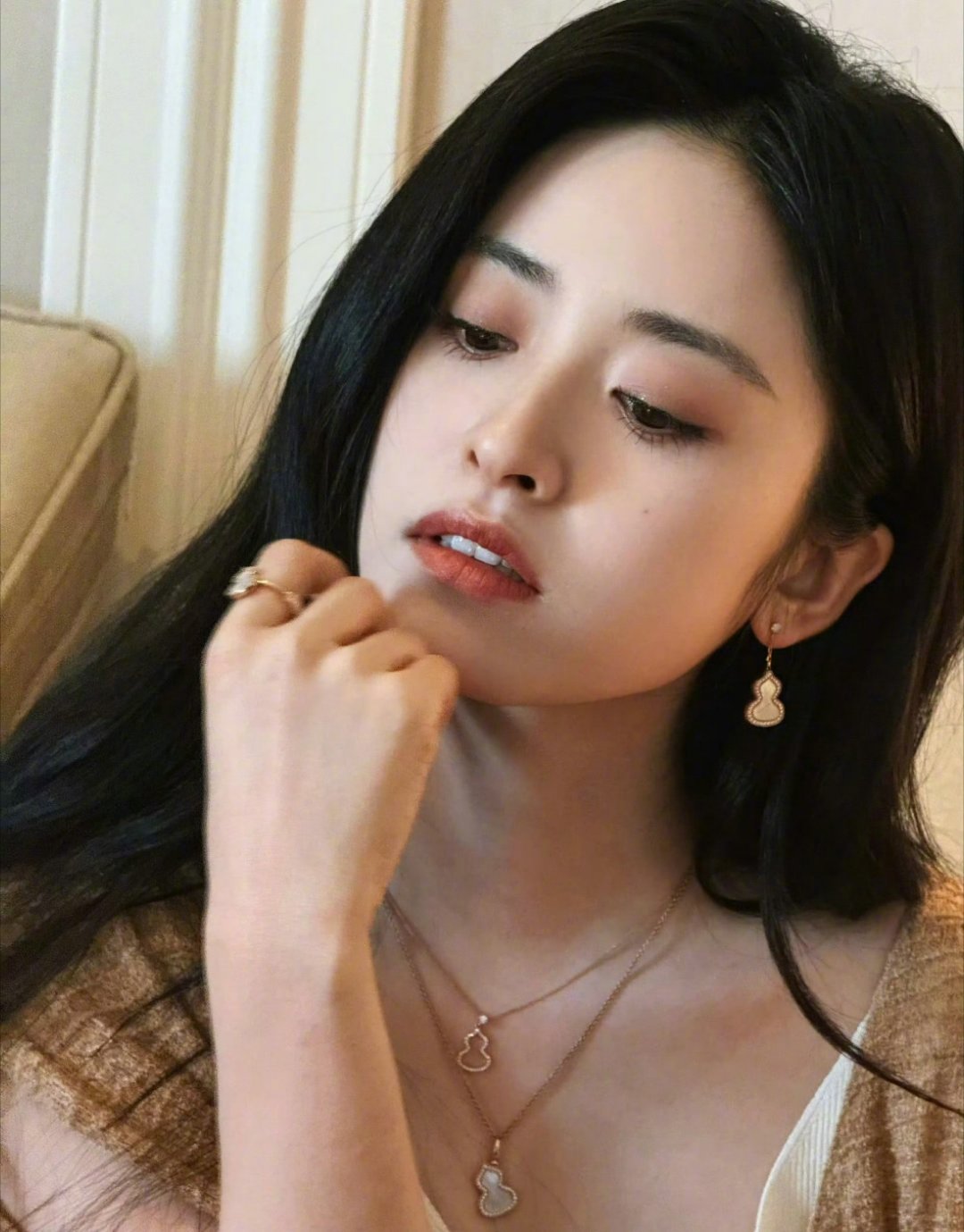 沈月 温婉千金清冷感沈月一天妹感一天姐感谁能读懂今日沈月！线下活动生图化身自带疏