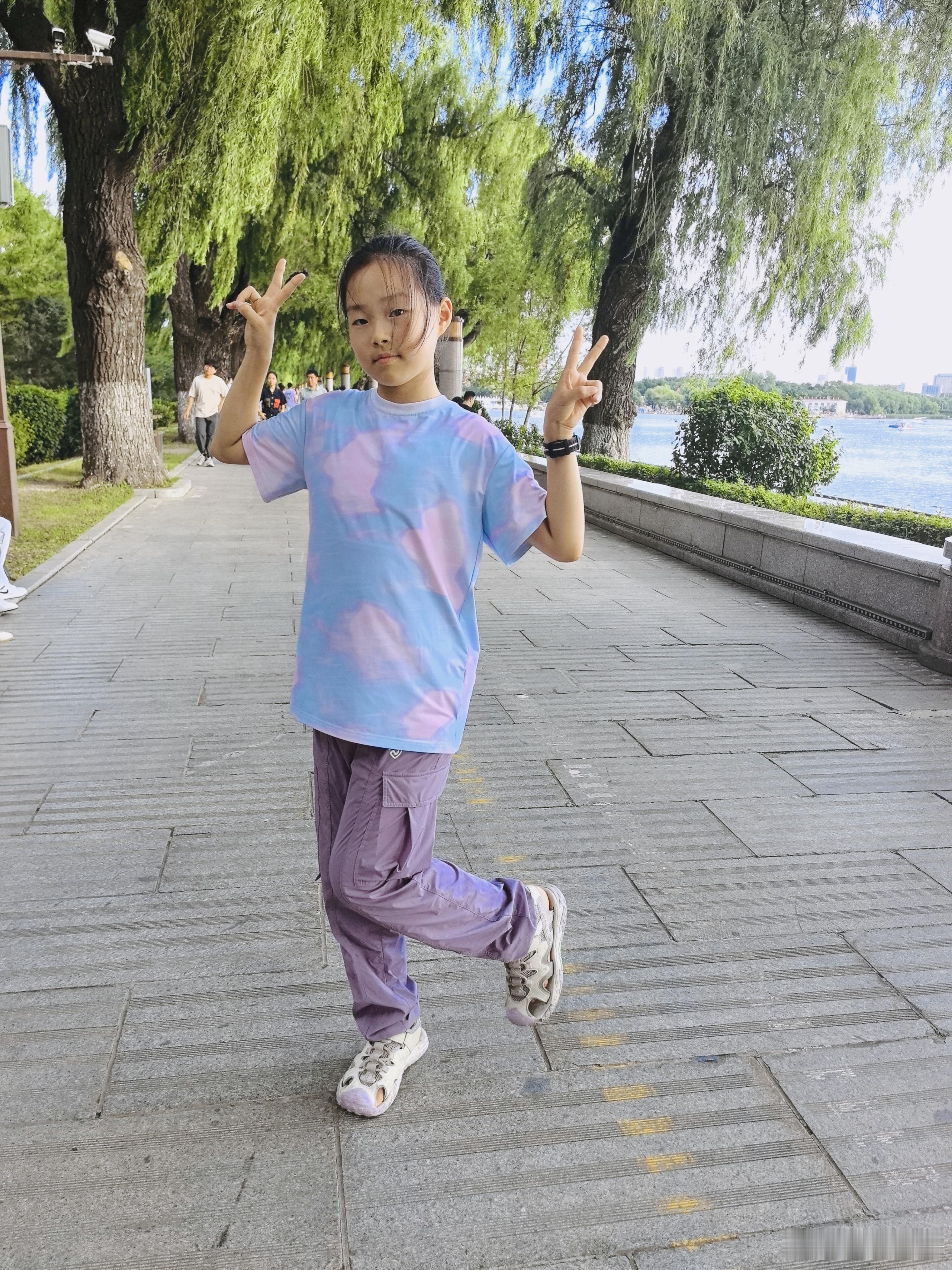 暑假落幕，成长启航——开学前的总结与展望随着开学的钟声敲响，暑假悄然落幕。这个假