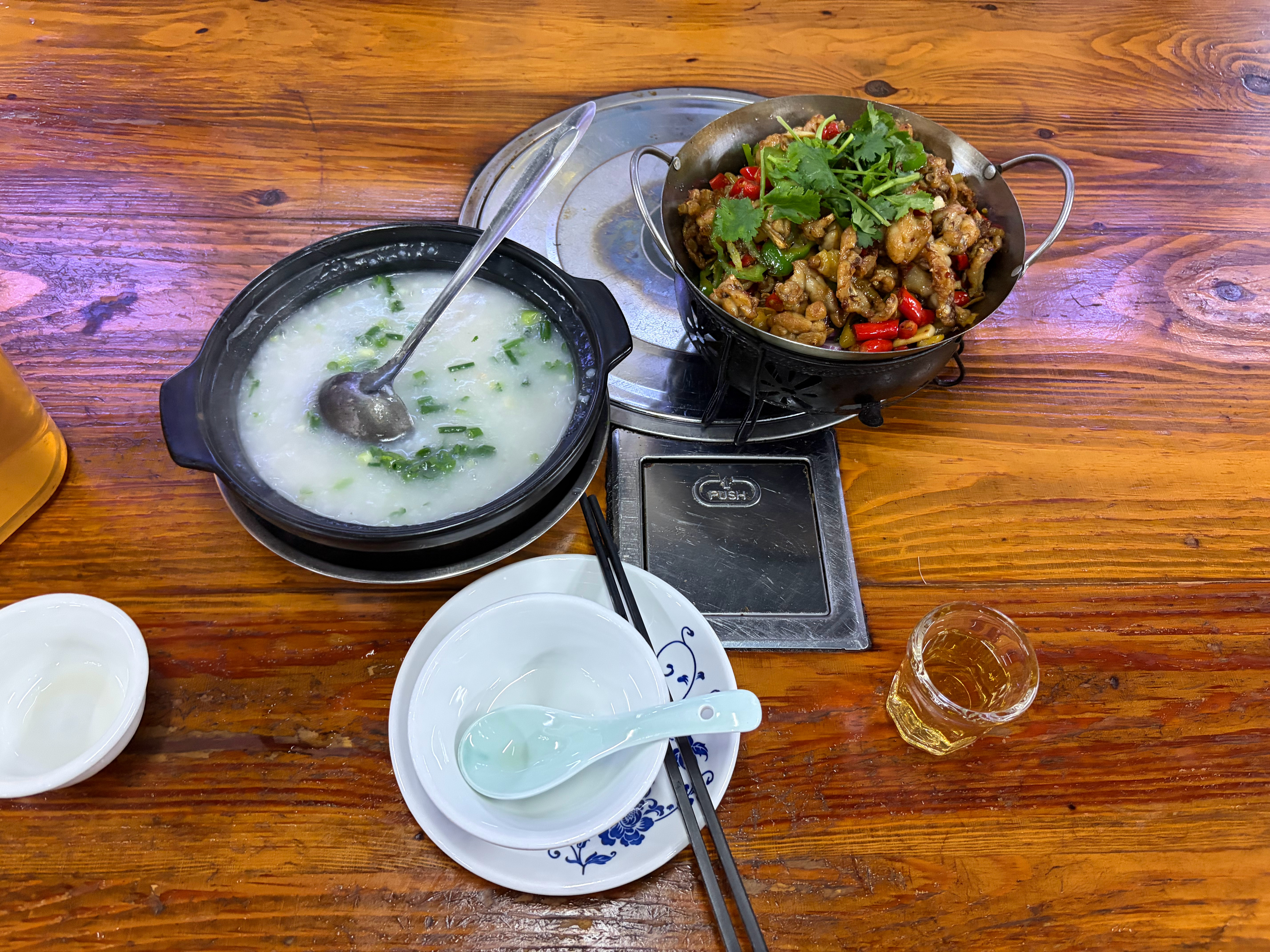 阿宫今天在吃 吃吃吧 