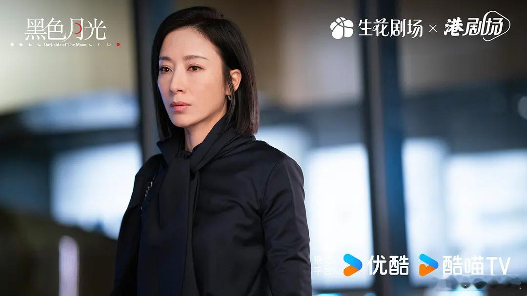 #胡定欣回应与杨怡不和# 据港媒，近日网友因新亲密合照，挖出两人14年不和动图。