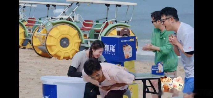 陈赫被世界冠军打了陈赫自罚一瓢 五哈最卑微名场面：陈赫自罚一瓢后，主动求打，被打