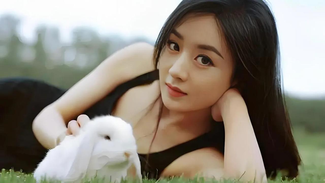 #赵丽颖为什么能深受大家的喜受#赵丽颖演技精湛亲和力强，不懈努力深受大家喜爱