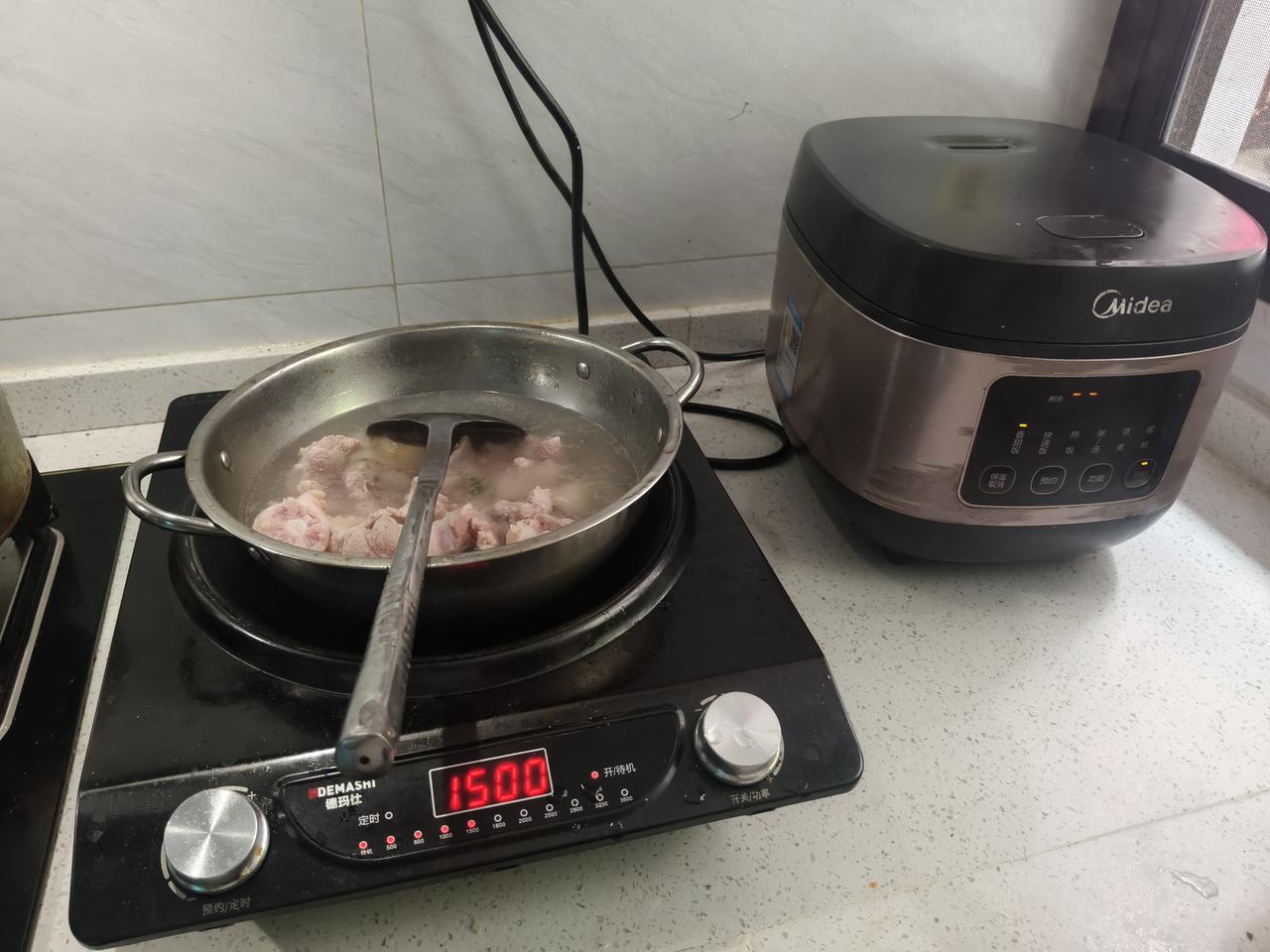 被战争带来的能源供应紧张，油价大幅已上涨了，作为能源的汽油，油已经涨了，而家用散