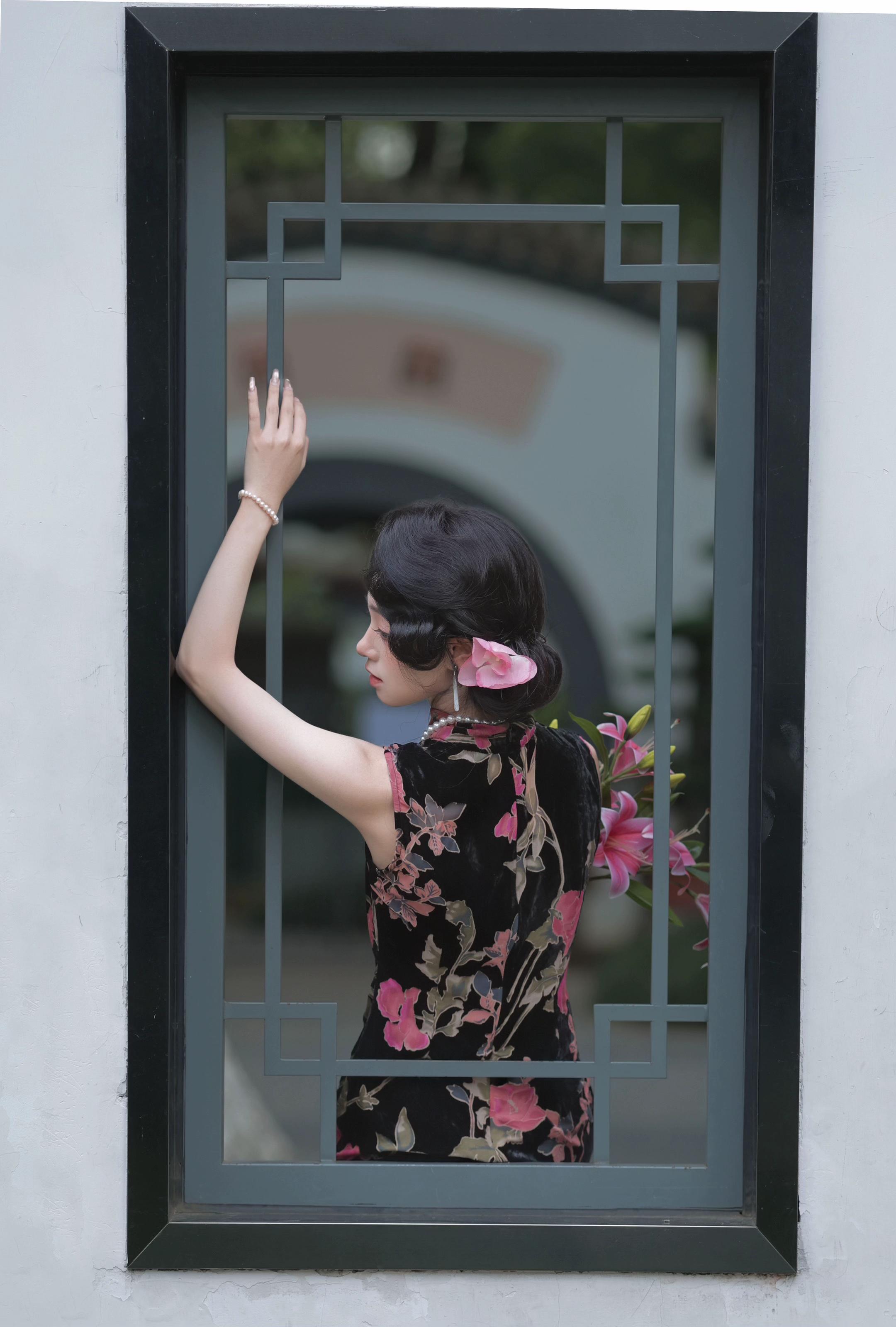 她说难过的眼睛像柏林的一场雾。